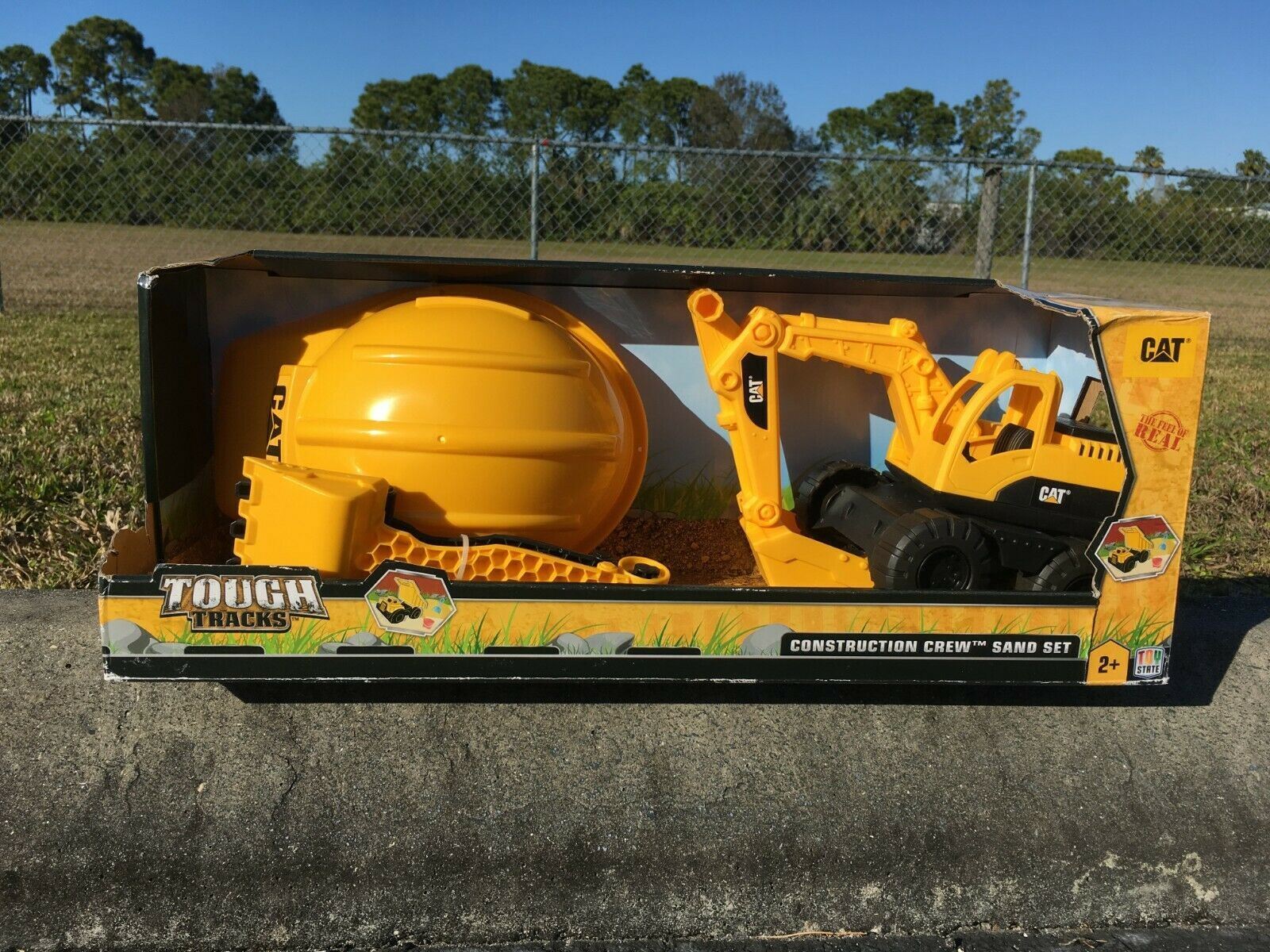 CAT Tough Tracks Construction Crew Sand Set Dump Truck 10 inch w/ Sand Tools NEW