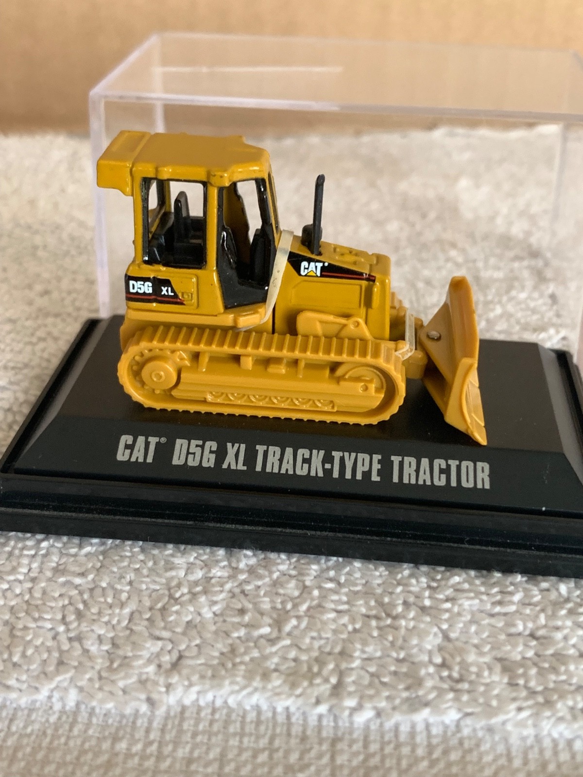 Micro-Constriction Series CAT D5G XL Track-Type Tractor – Miniature.