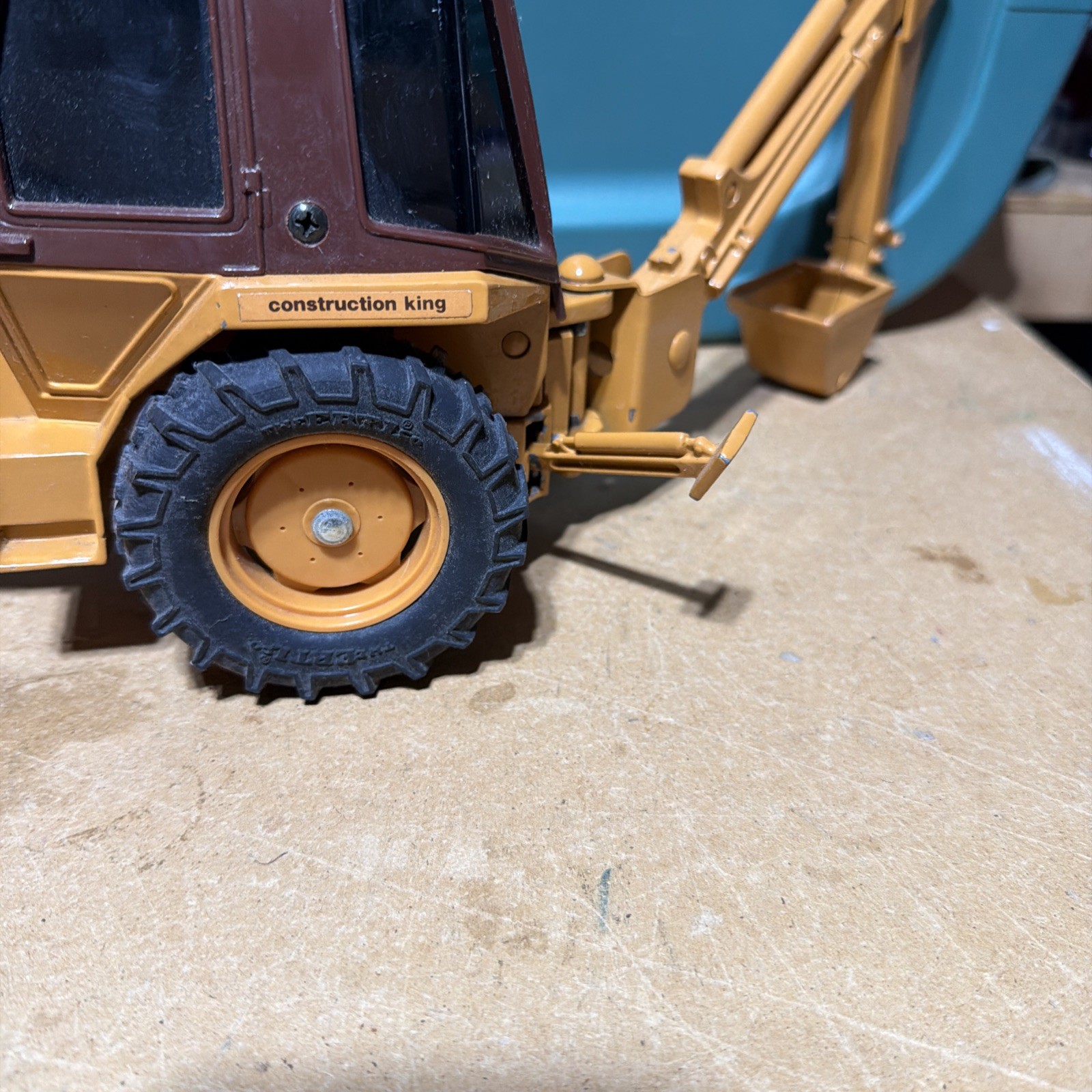 ERTL Case 580E Construction King Loader Backhoe 1/16 Diecast Tractor USA