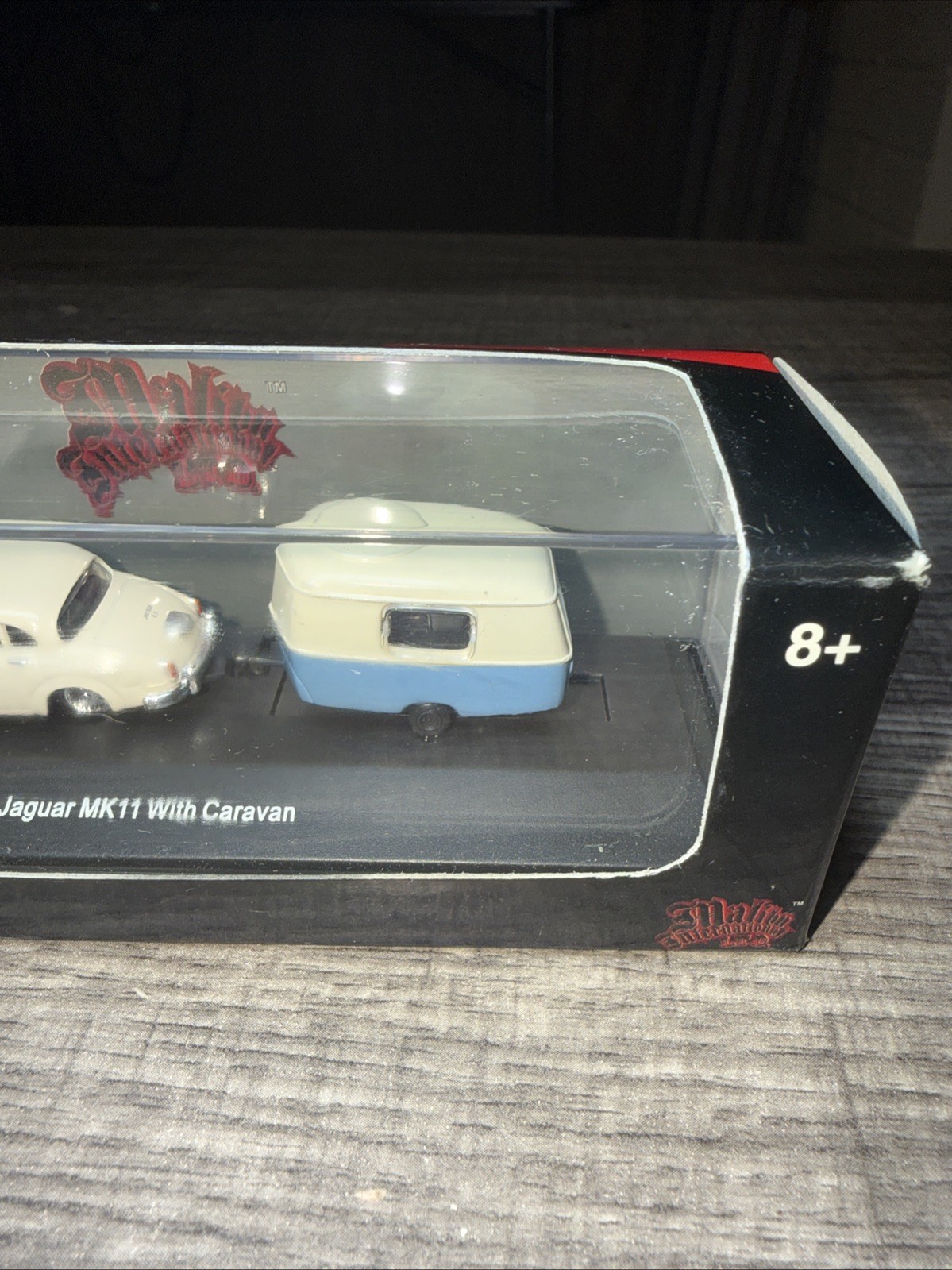 Malibu Model Collection Die-Cast #06009 Jaguar MKII with Caravan NIB