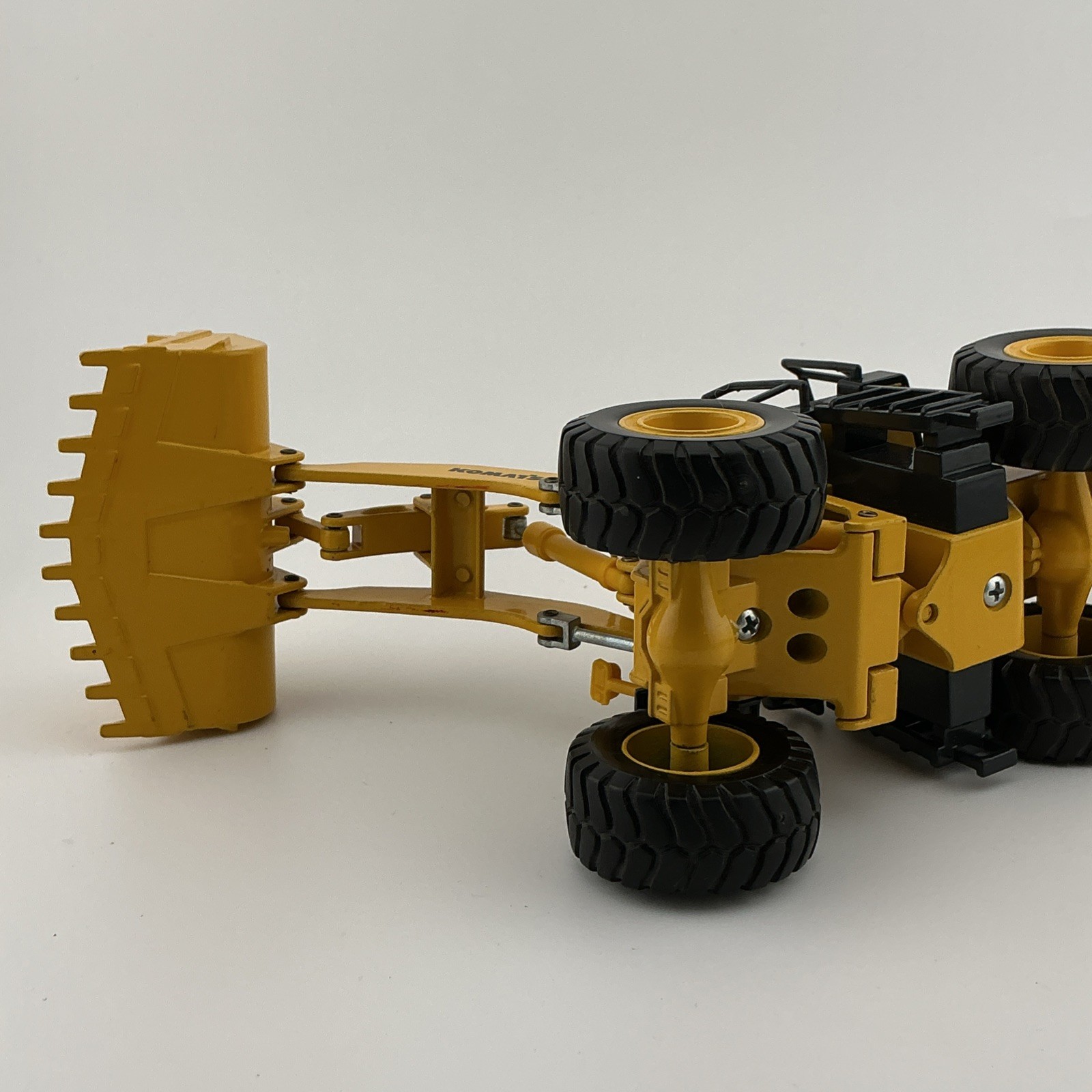JOAL Komatsu WA600 1:50 Scale Diecast Wheel Loader Articulated Model w/ Bucket