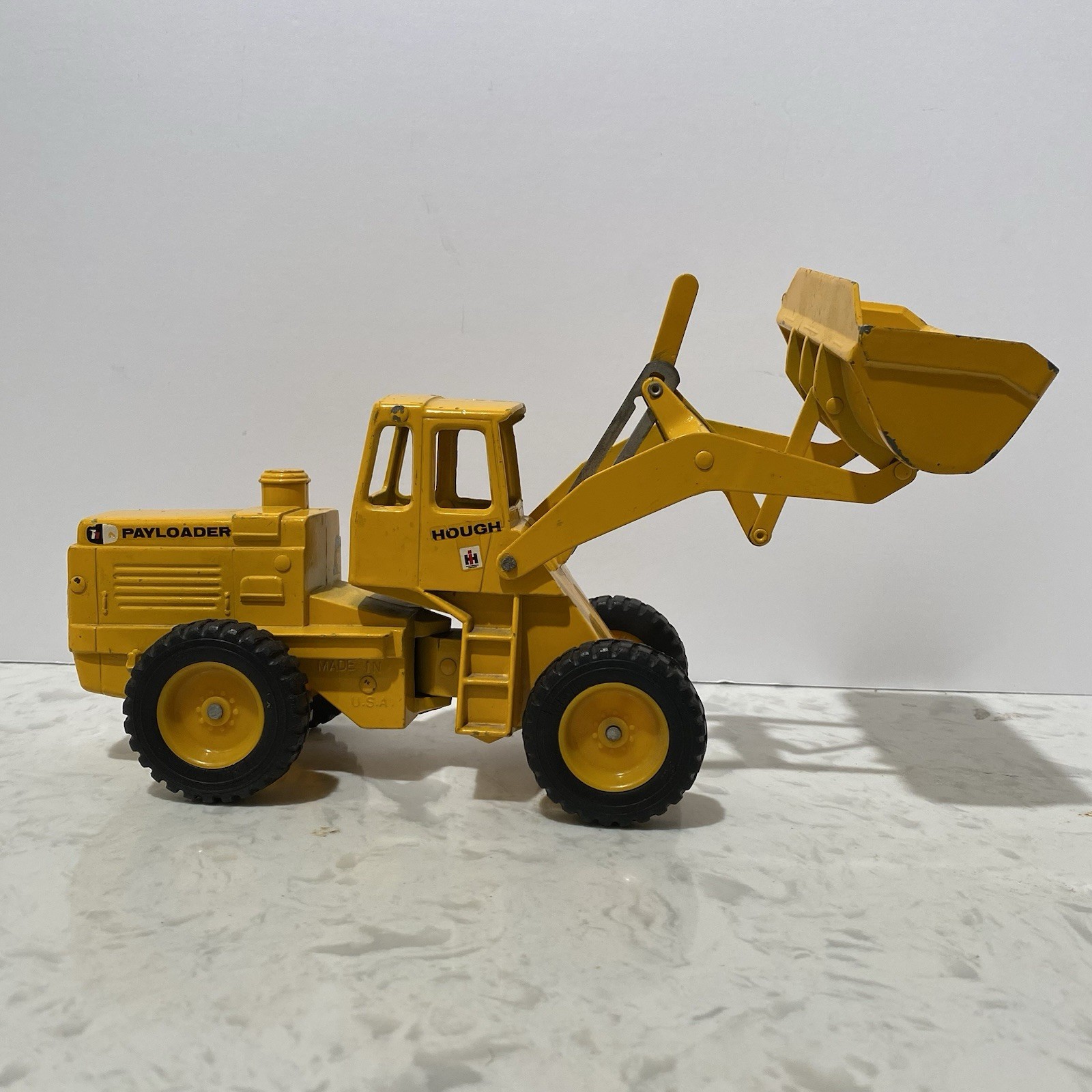 ERTL International Harvester IH Hough Payloader Articulated Bucket Loader