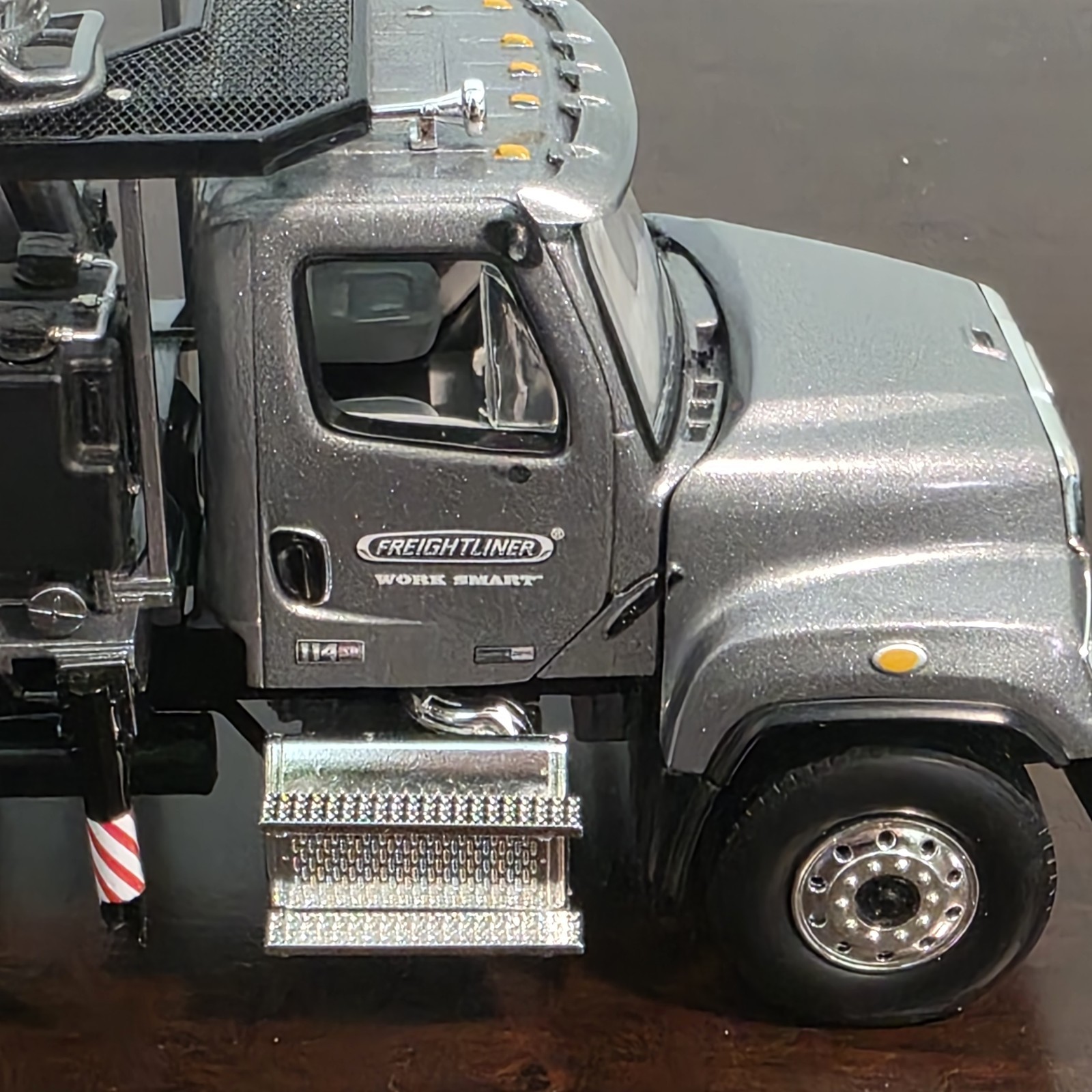 First Gear 1:34 Diecast Model Freightliner M2-114SD Fassi Boom Material Handler