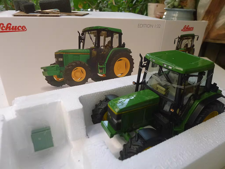 1:32 SCHUCO John Deere 6100 Tractor Farm Agricultural Machinery Diecast Model