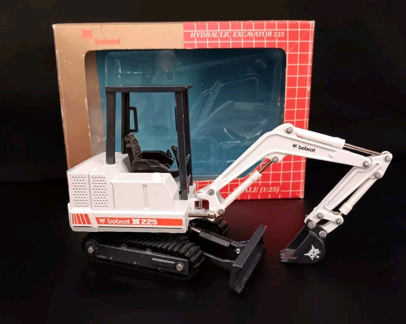 1/25 Bobcat Hydraulic Excavator X225 DieCast ( Please Read Description ) A4