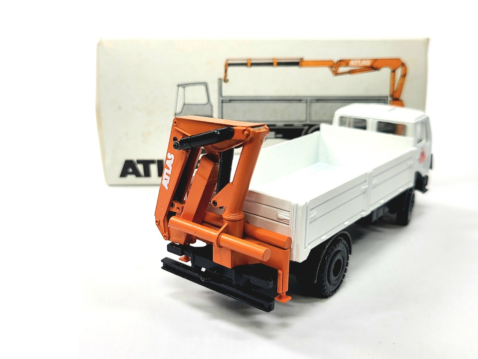 Mercedes-Benz 4×2 Truck with Atlas Crane – White – Conrad 1:50 Scale #3059 New