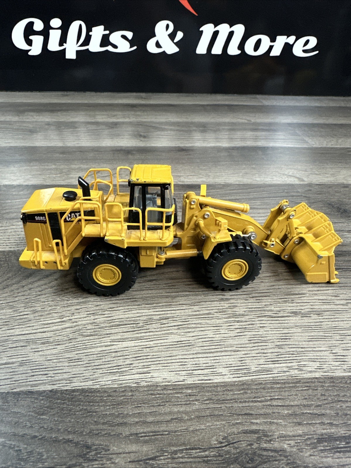 CATERPILLAR CAT 988G WHEEL LOADER NORSCOT DIECAST WHEEL TRACTOR