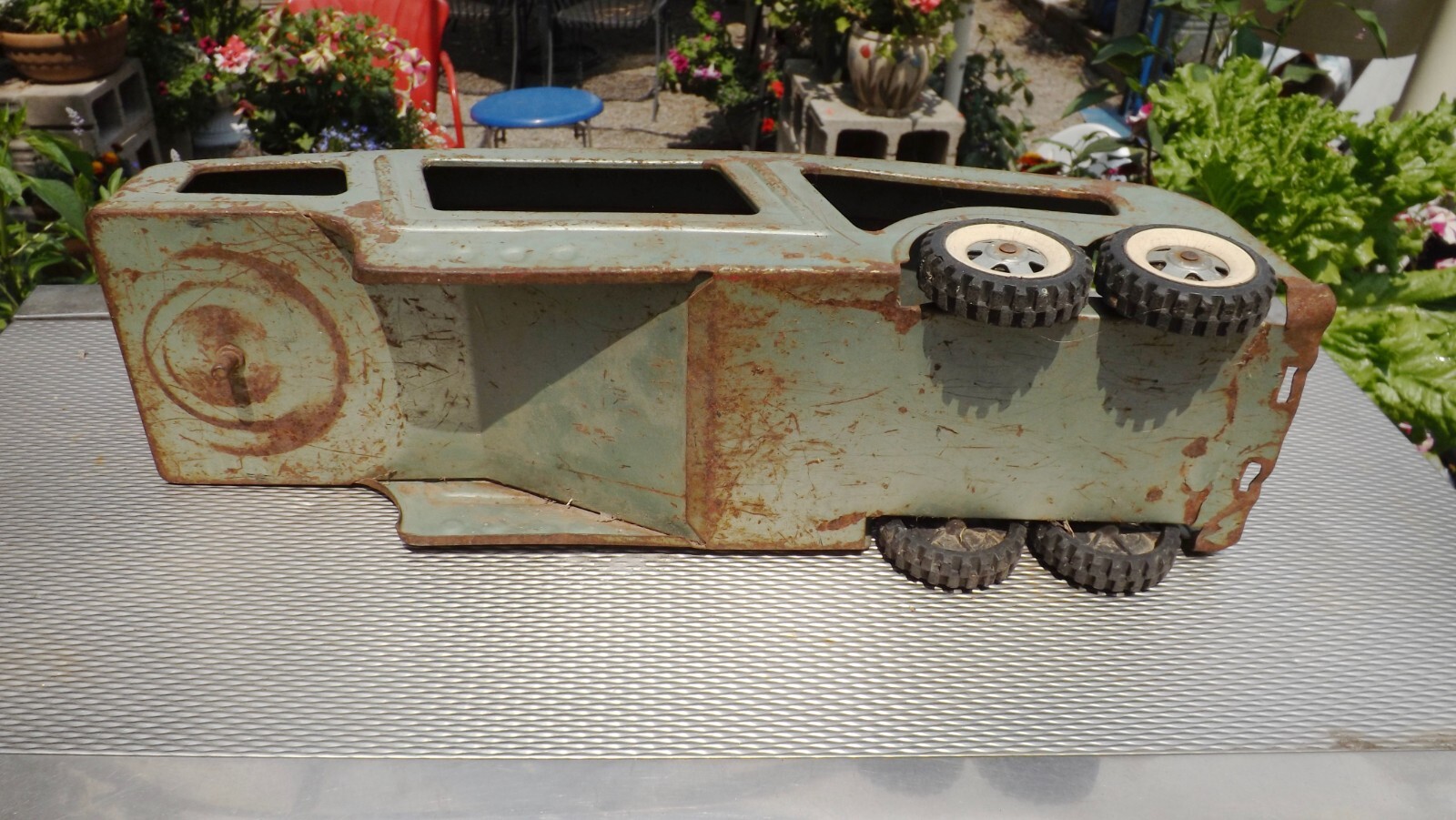 Vtg 1960s STRUCTO Auto Transport Metal Car Auto Carrier Hauler- Trailer only USA