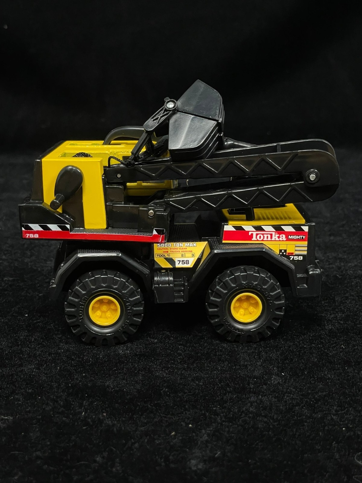 Maisto Diecast Tonka Mighty 758 Crane – Very Nice Truck