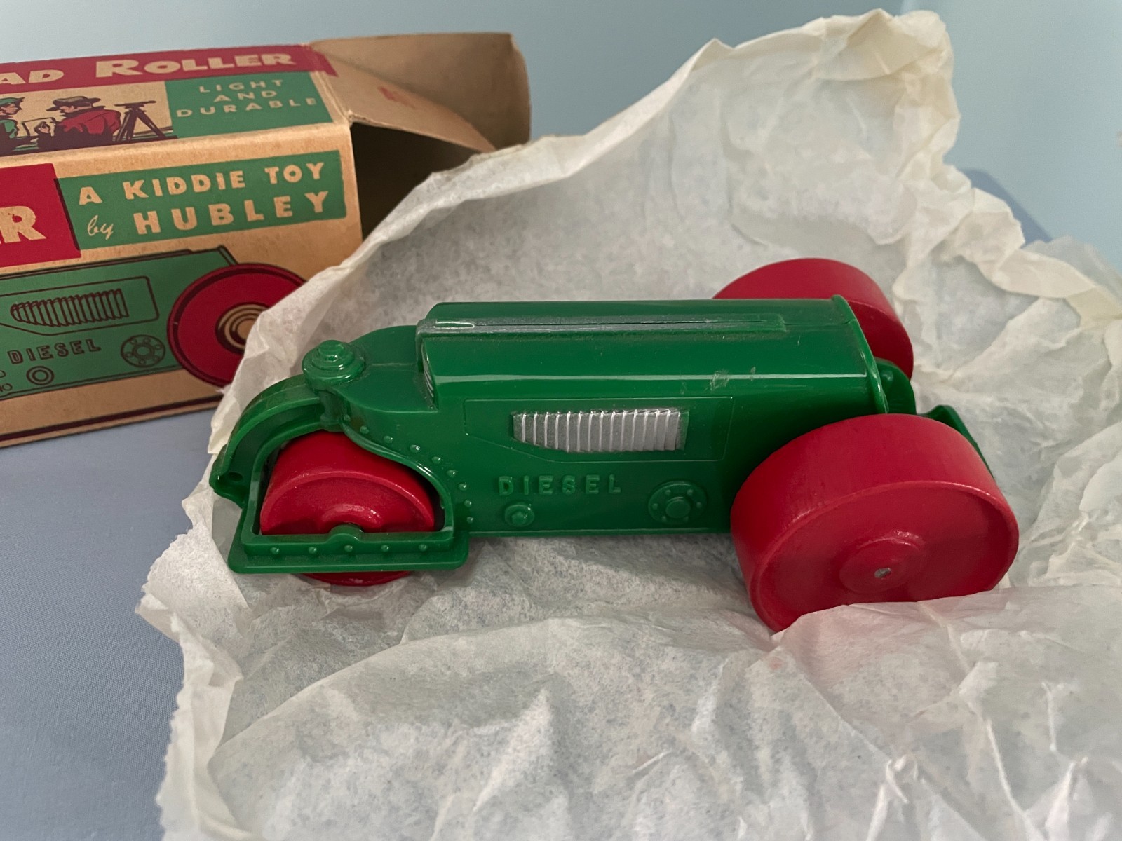 VINTAGE HUBLEY KIDDIE TOY DIESEL ROAD ROLLER, PLASTIC WITH WOOD WHEELS #315 NIB
