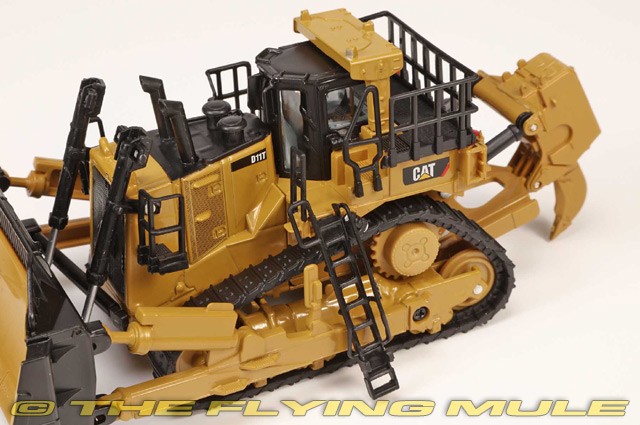 Diecast Masters 1:64 D11 Bulldozer w/2 Blades and Rear Rippers