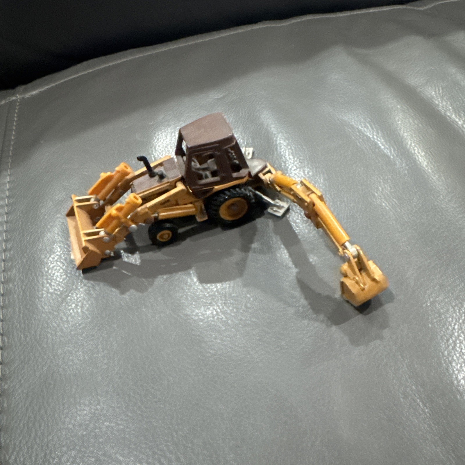 ERTL 1/64th CASE 580 SUPER E LOADER BACKHOE 1988 VINTAGE YELLOW BROWN TOY 580E