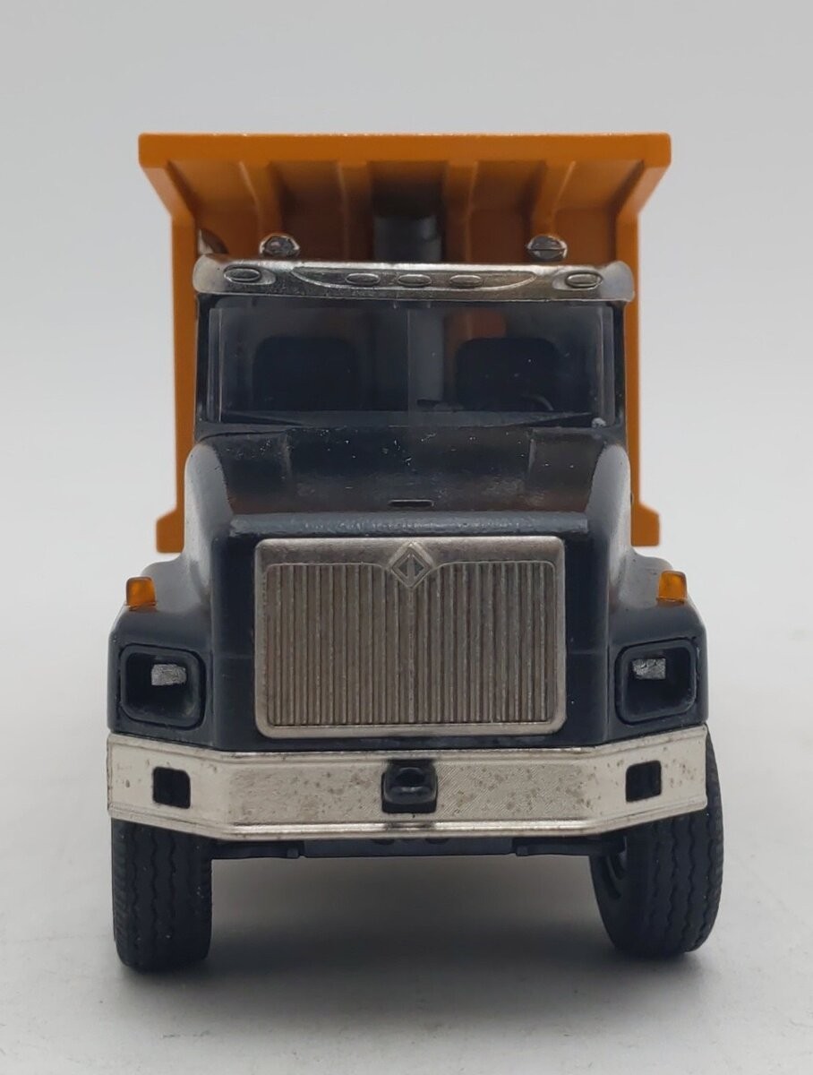 Conrad 1:50 Die-Cast Black/Yellow International 5600 Dump Truck EX