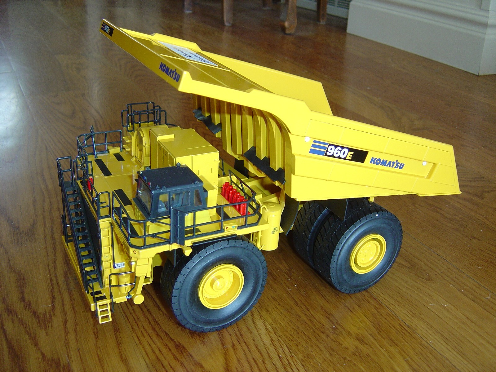 Komatsu 960E – 2K Dump Truck 1:50 Diecast Model by First Gear