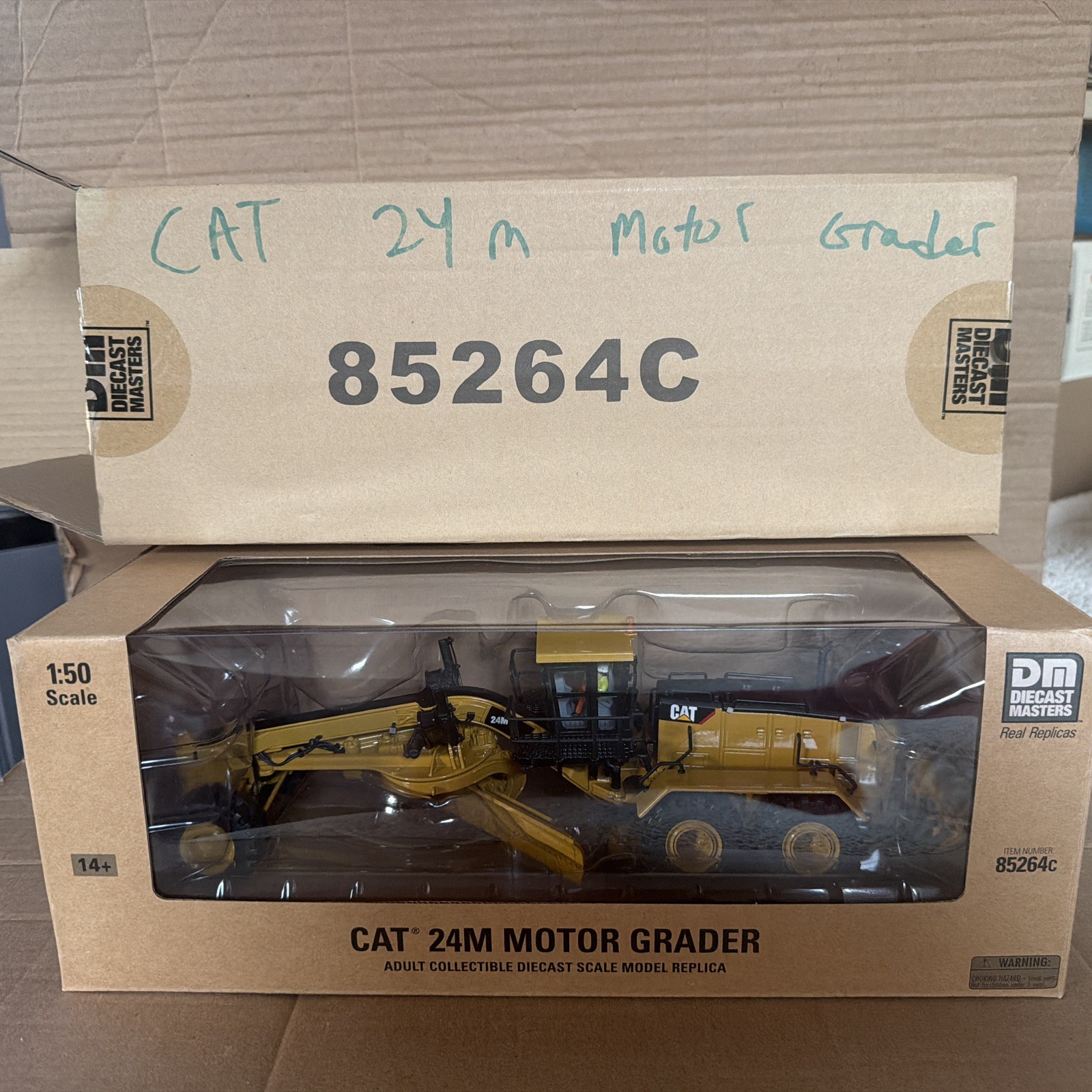 NEW Cat 24M Motor Grader 1:50 Scale Diecast Masters Core Classics 85264c