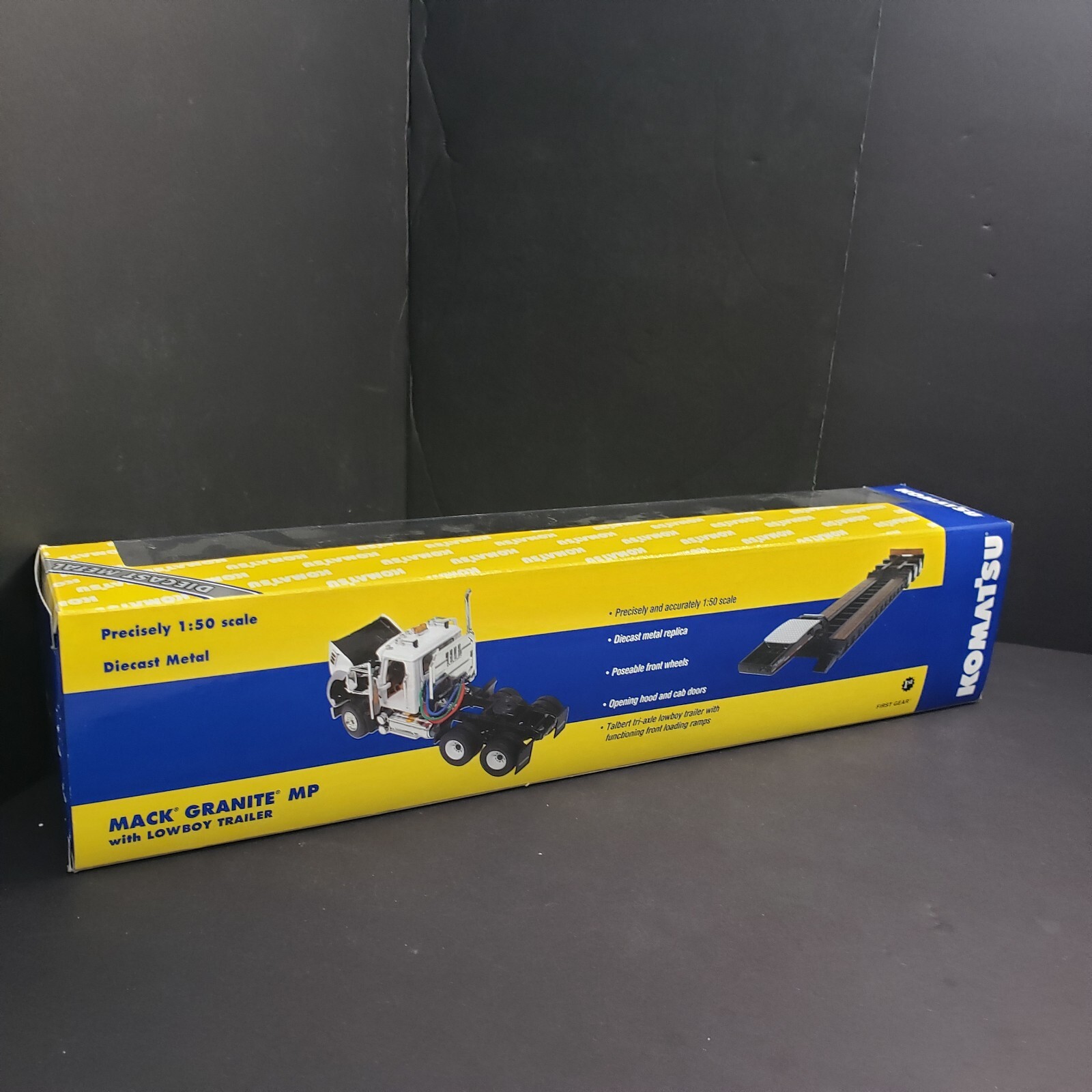FIRST GEAR RED MACK GRANITE MP 1:50 LOWBOY TRAILER KOMATSU 59-3106 New T40