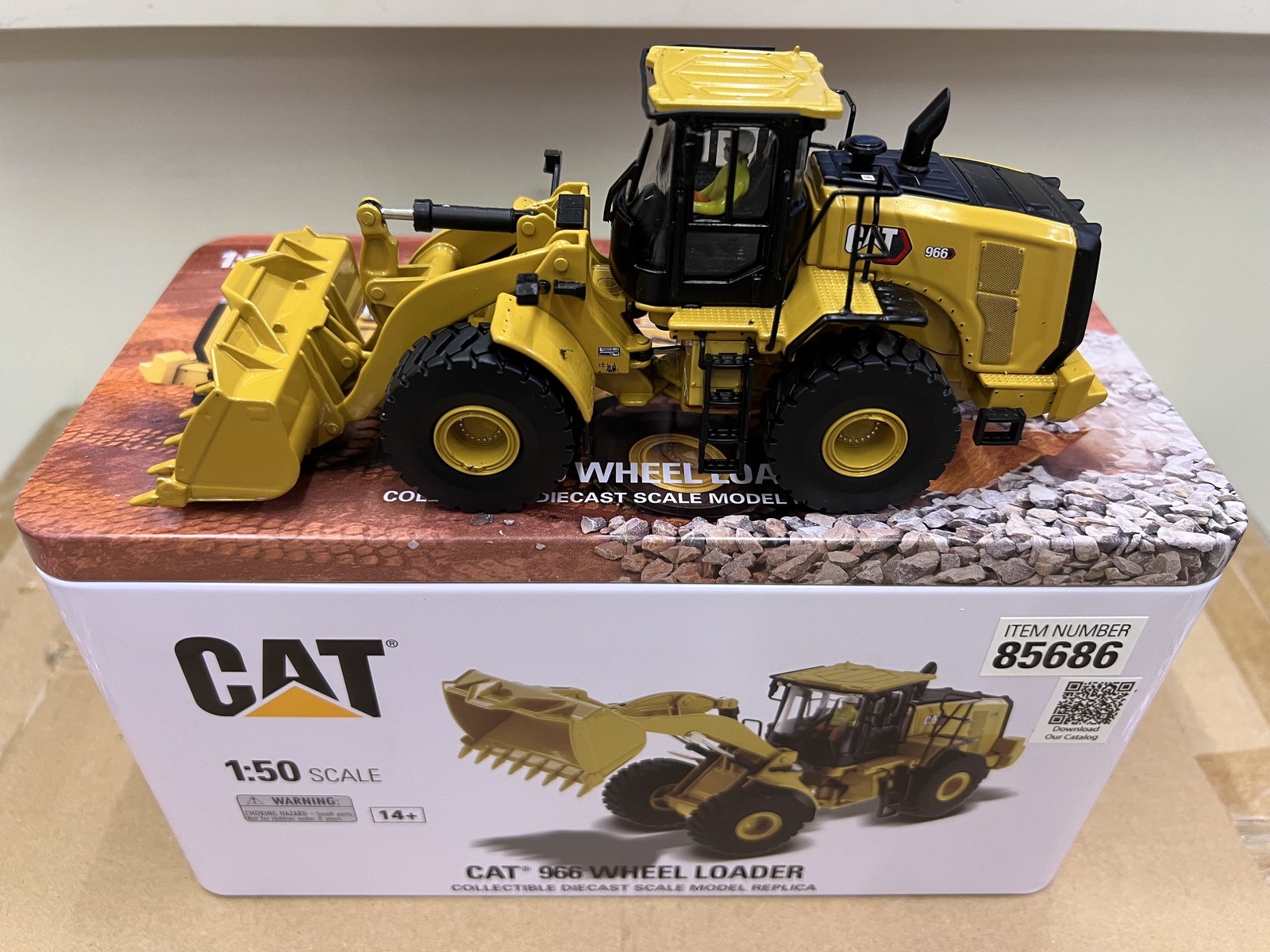 DM1:50 CAT 966 Wheel Loader Alloy Engineering Vehicle Model 85686