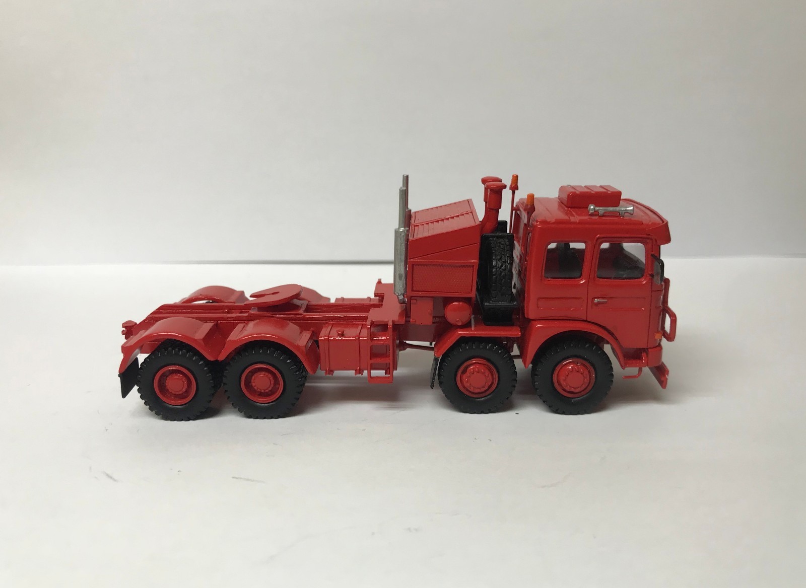 HO 1/87 MAN 47.800 VFAS 8×8 – Ready Made Resin Model – RED