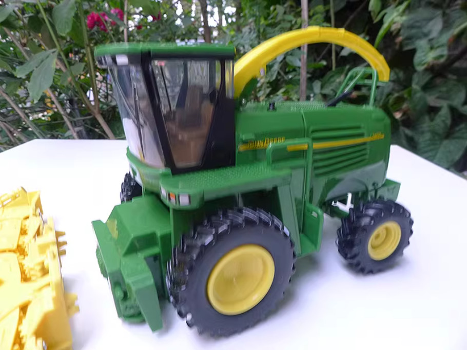 1:32 ERTL 33CM John Deere 7400 Forage Harvester Farm Machinery Diecast Model