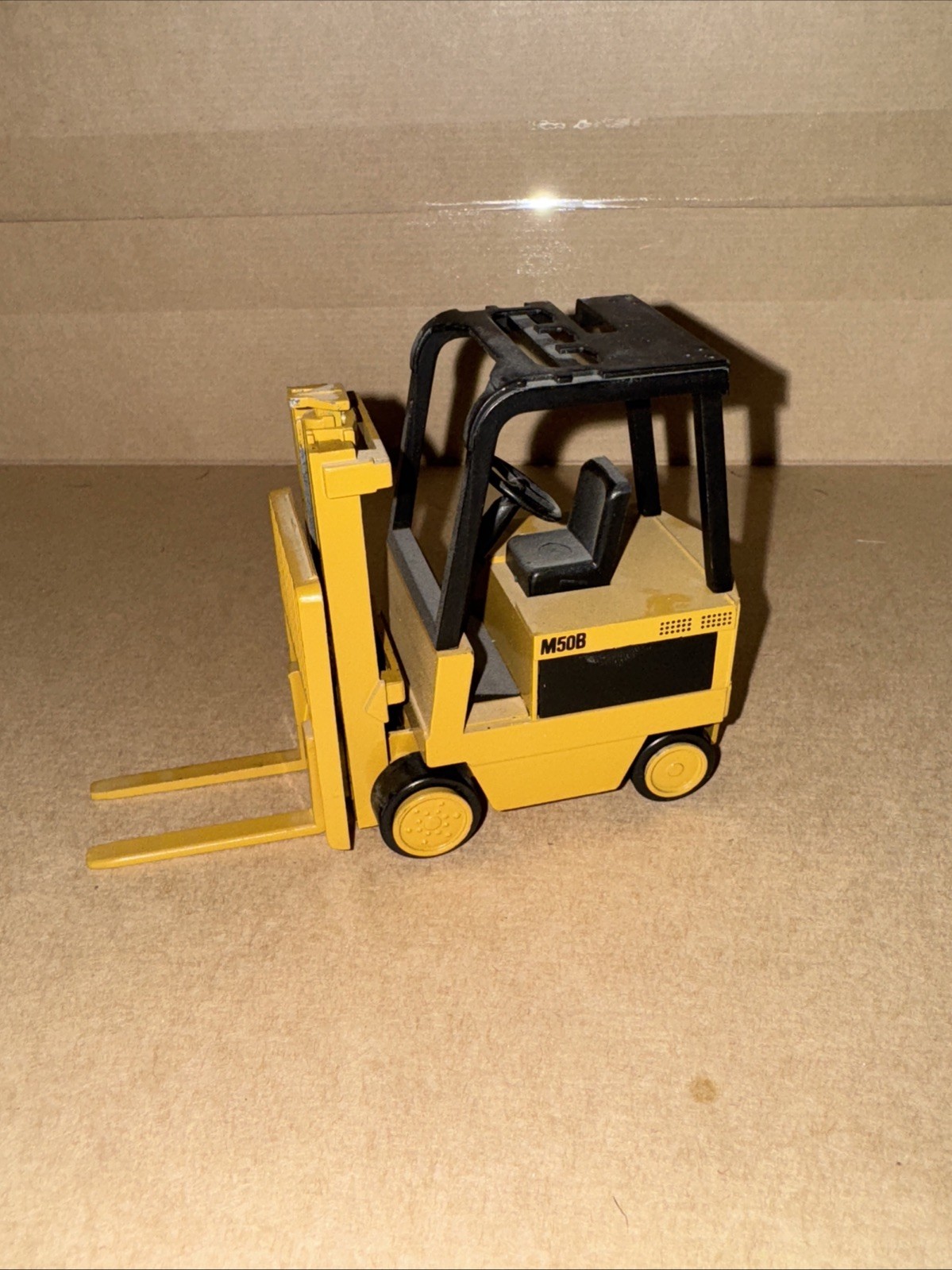 NZG 225 CATERPILLAR M50B FORK LIFT TRUCK 1:25 SCALE