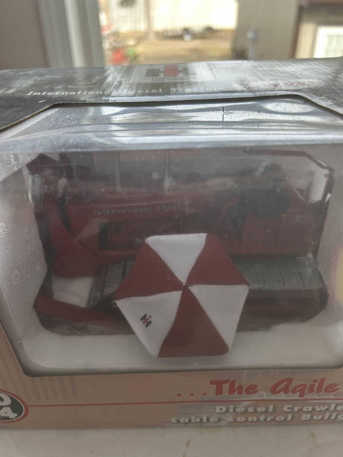 1/25 INTERNATIONAL HARVESTER TD-24 CRAWLER WITH CABLE CONTROL”THE AGILE GIANT”