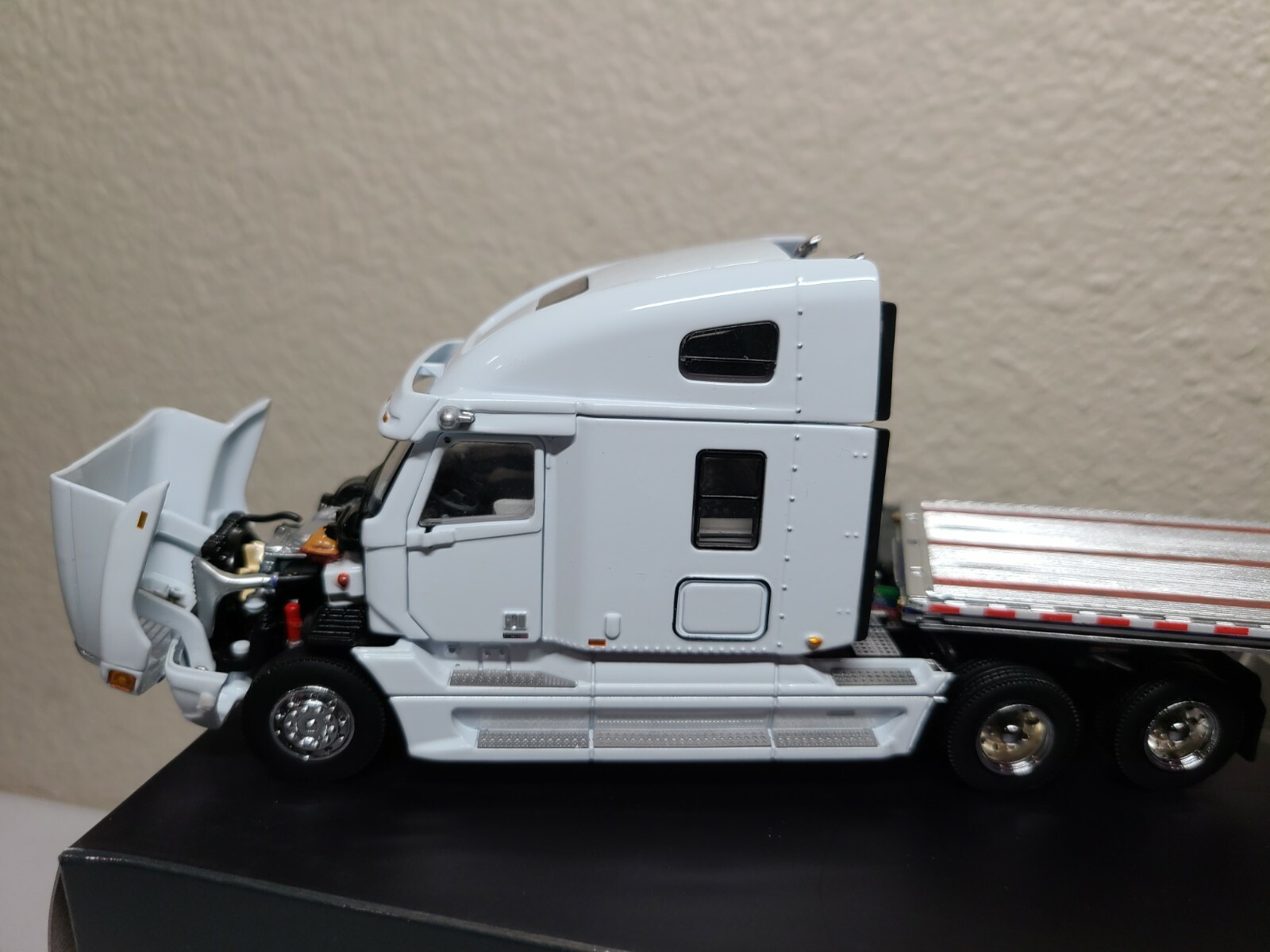 Freightliner Century Truck with East Flatbed Trailer White Sword 1:50 Scale New