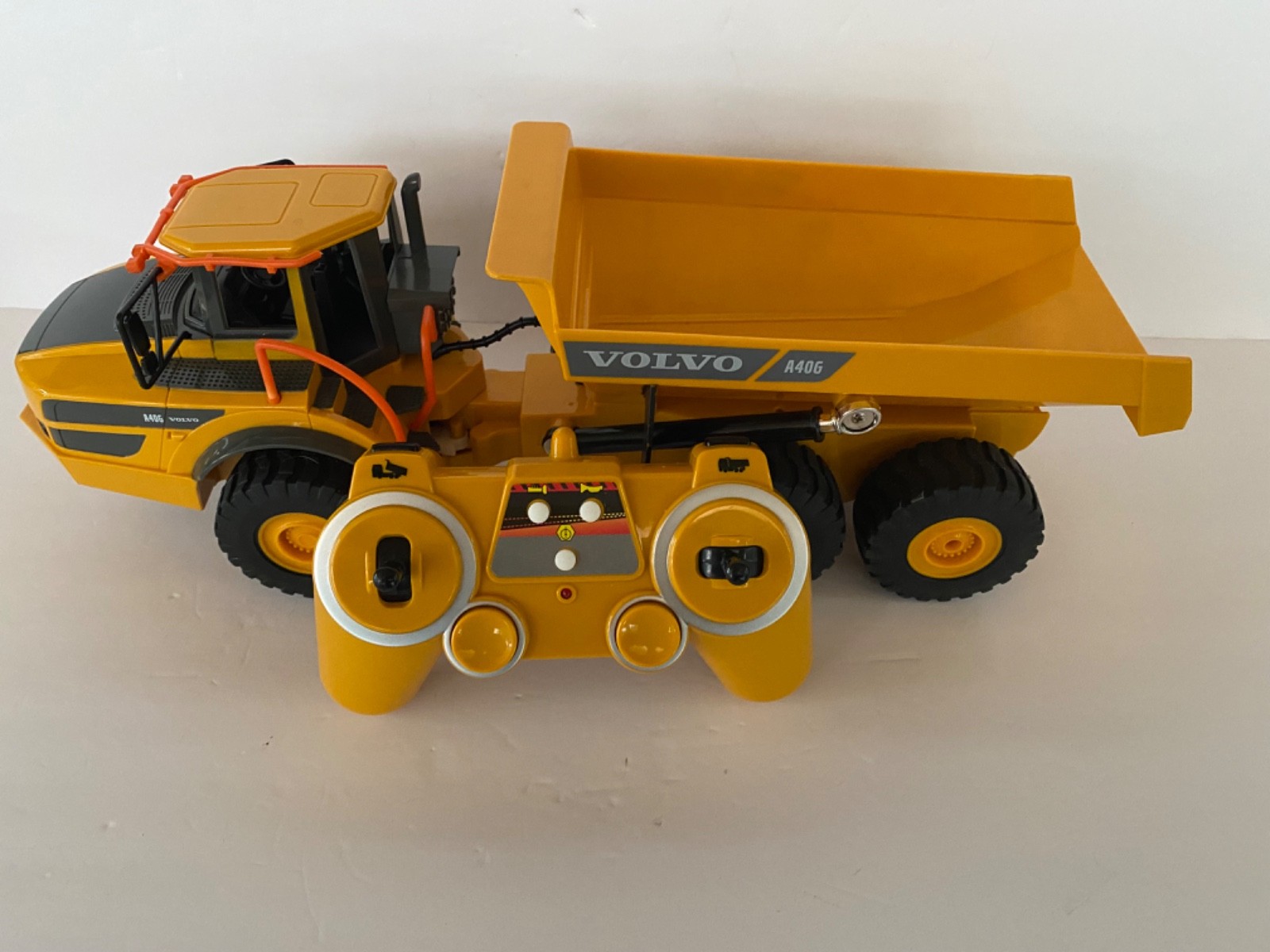 Double E 1:20 Scale Volvo A40G Dump Truck Toy Hauler 2.4GHz