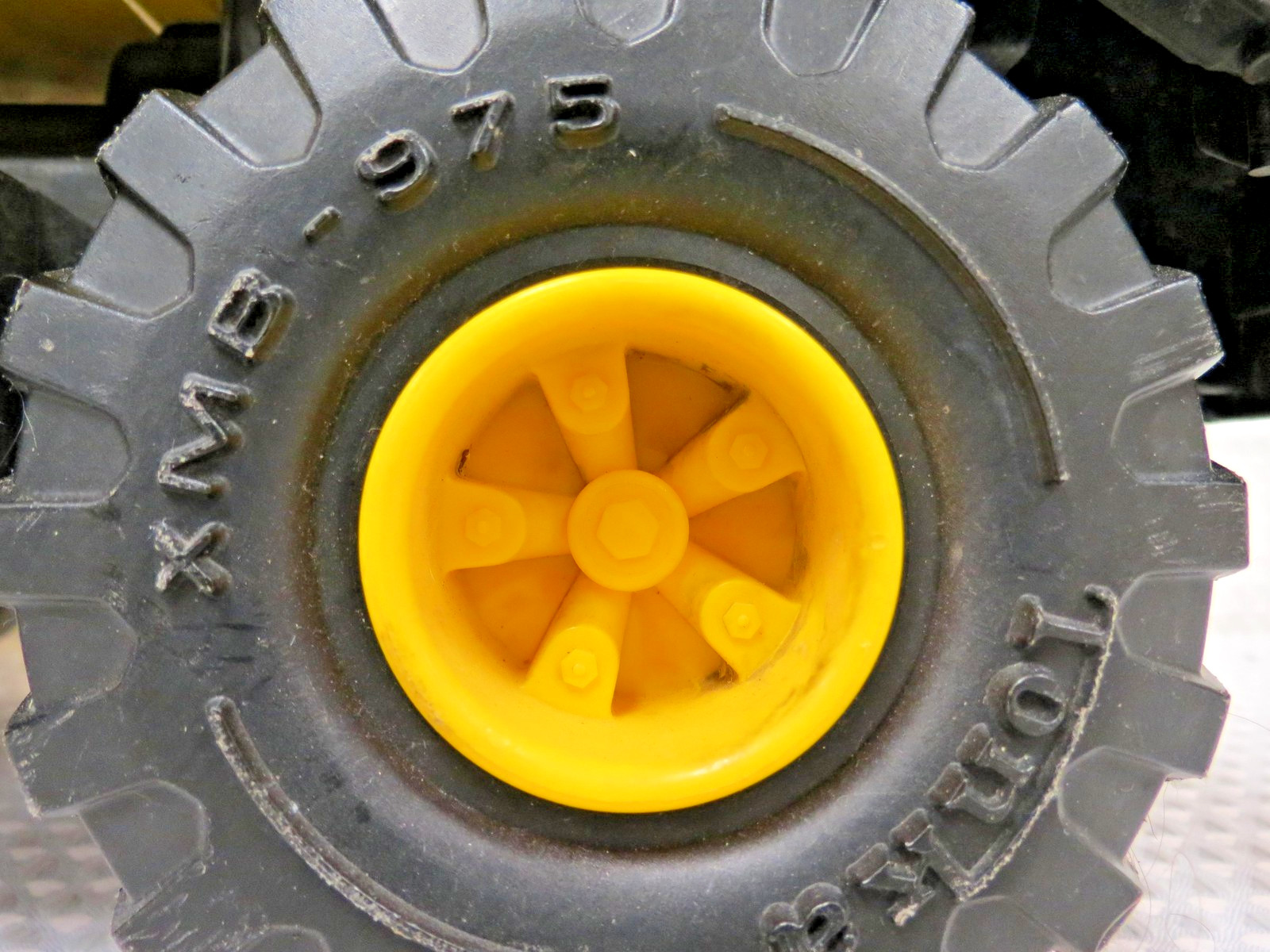 Vintage Tonka Steel Classics 354 Mighty Yellow Dump Truck Toy Construction 17″