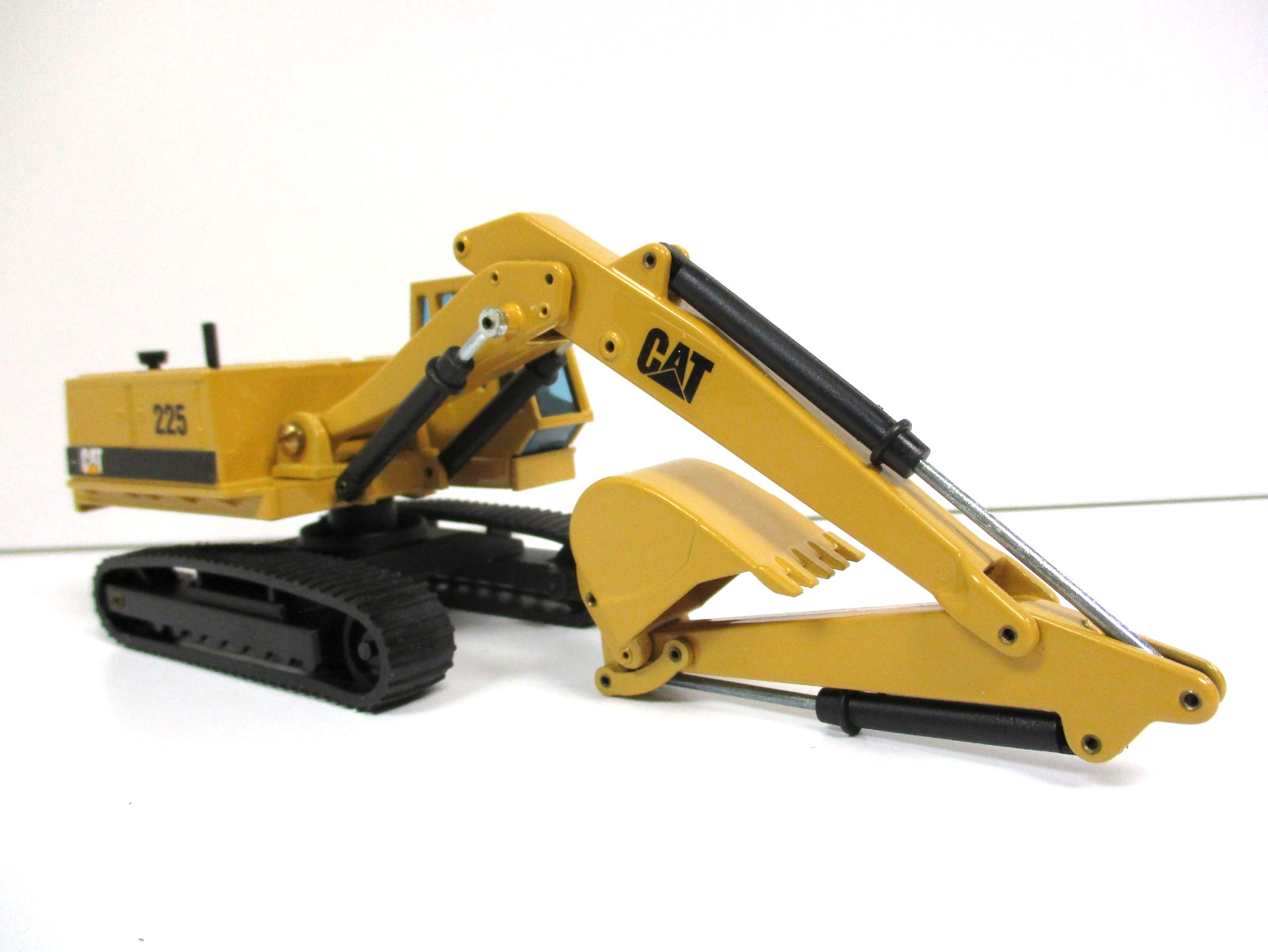 JOAL – CATERPILLAR / CAT 225 HYDRAULIC EXCAVATOR – 1/50 DIECAST