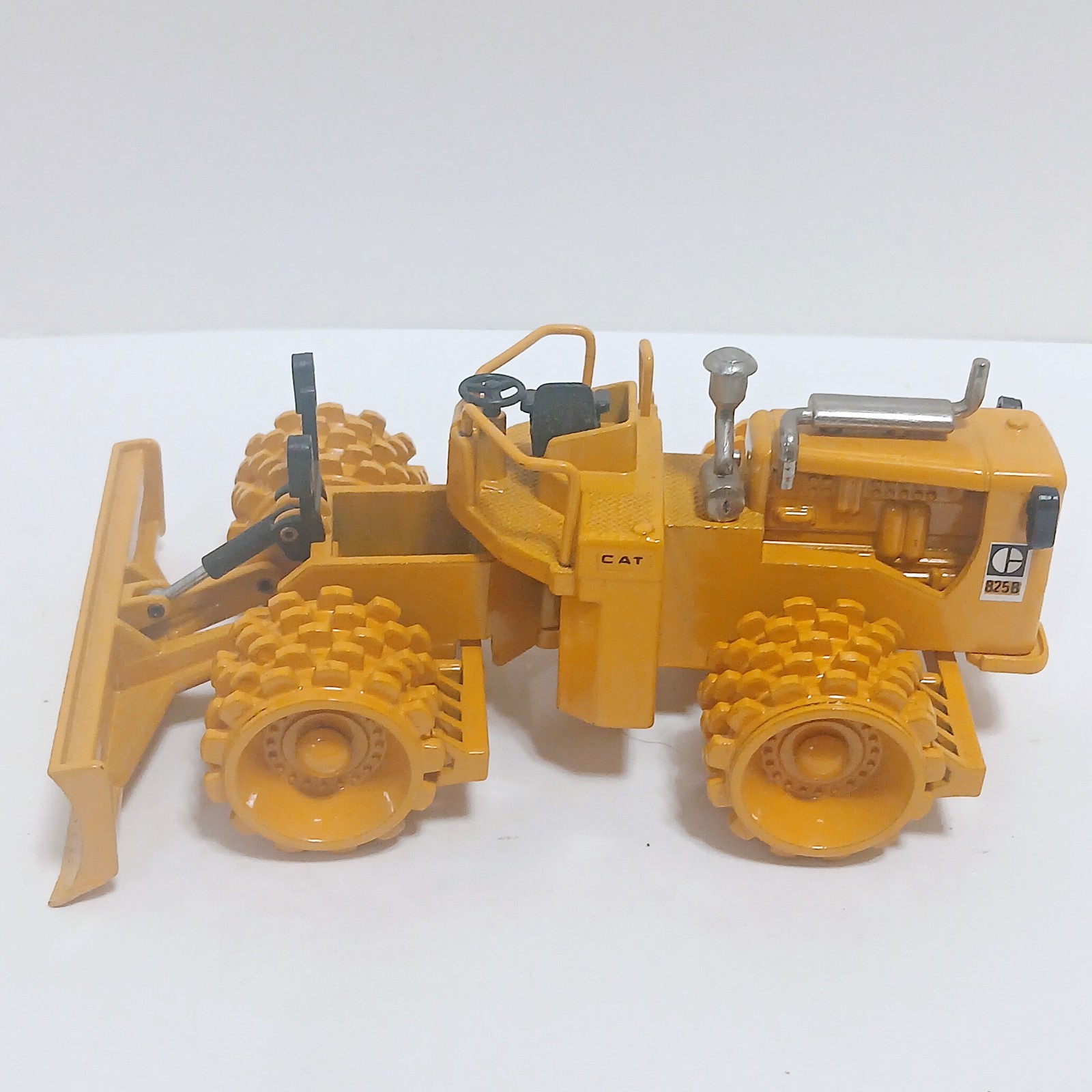 Joal Caterpillar Cat 825B Compactor W Blade 218