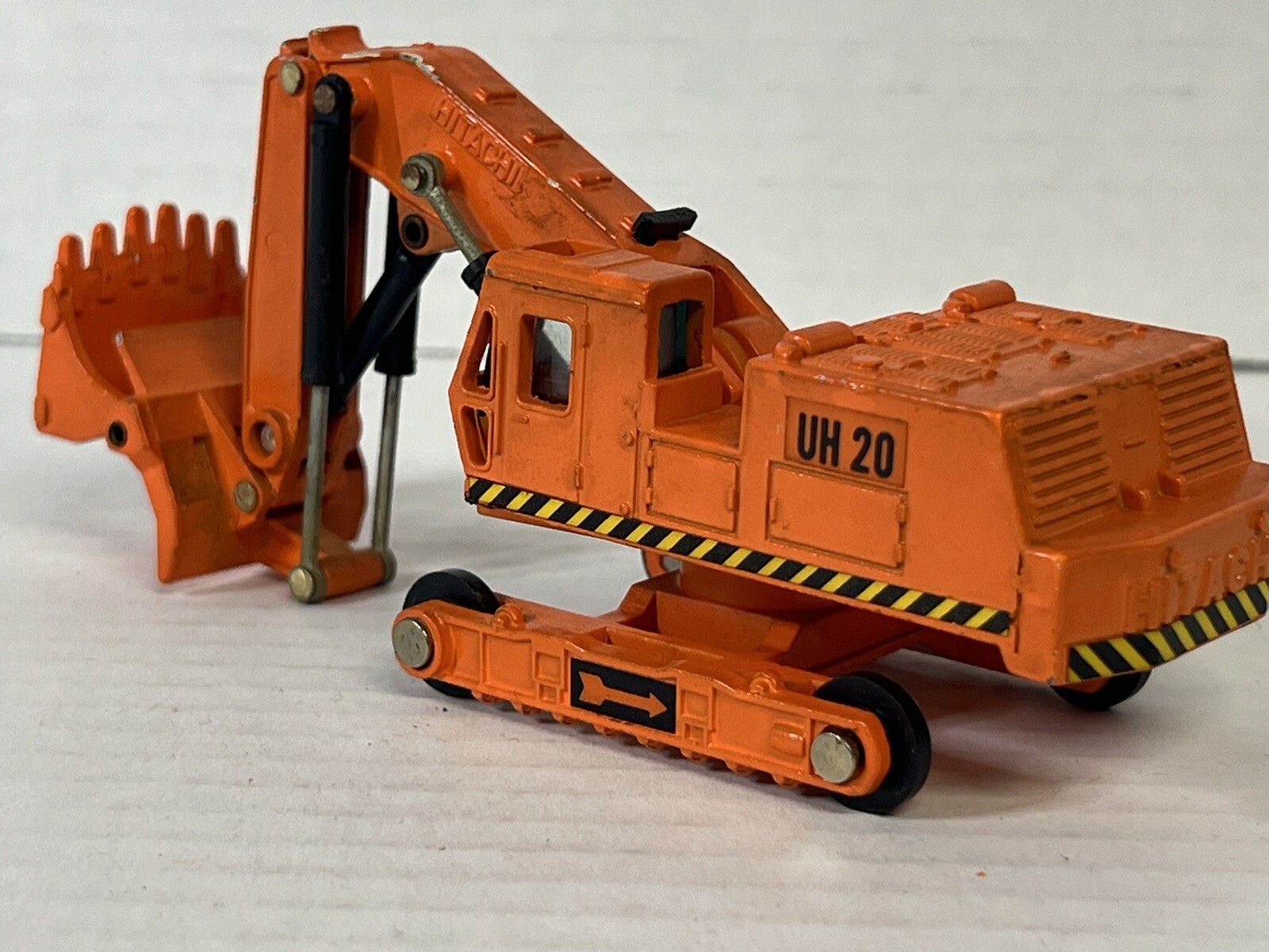 Shinsei Mini Power Hitachi UH20 Loader Shovel No. 29 Orange Diecast Tractor 1:64