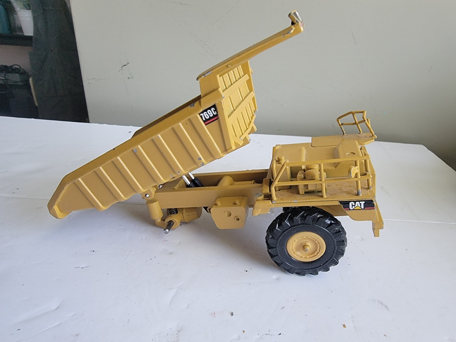 Caterpillar Cat 769C Off-Highway Dump Truck – NZG 1:50 Scale Model #222 For Part