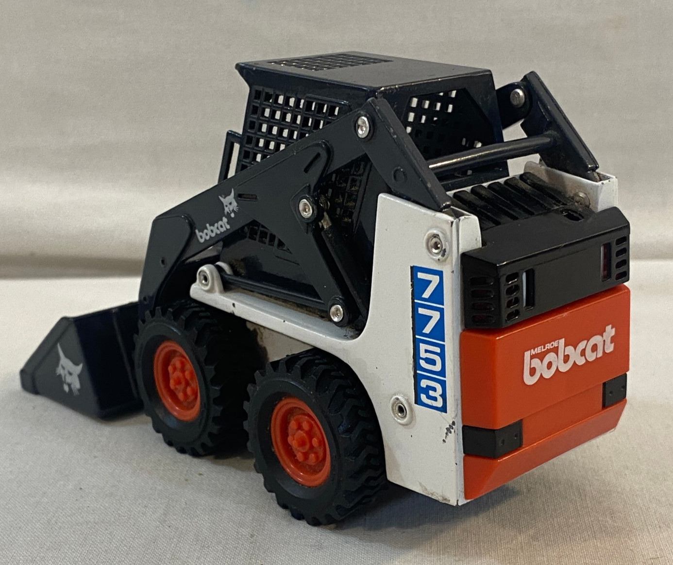 Toy CLOVER Bobcat 753 SkidSteer End Loader Diecast 1:25 5 Scale Grey Arms USED