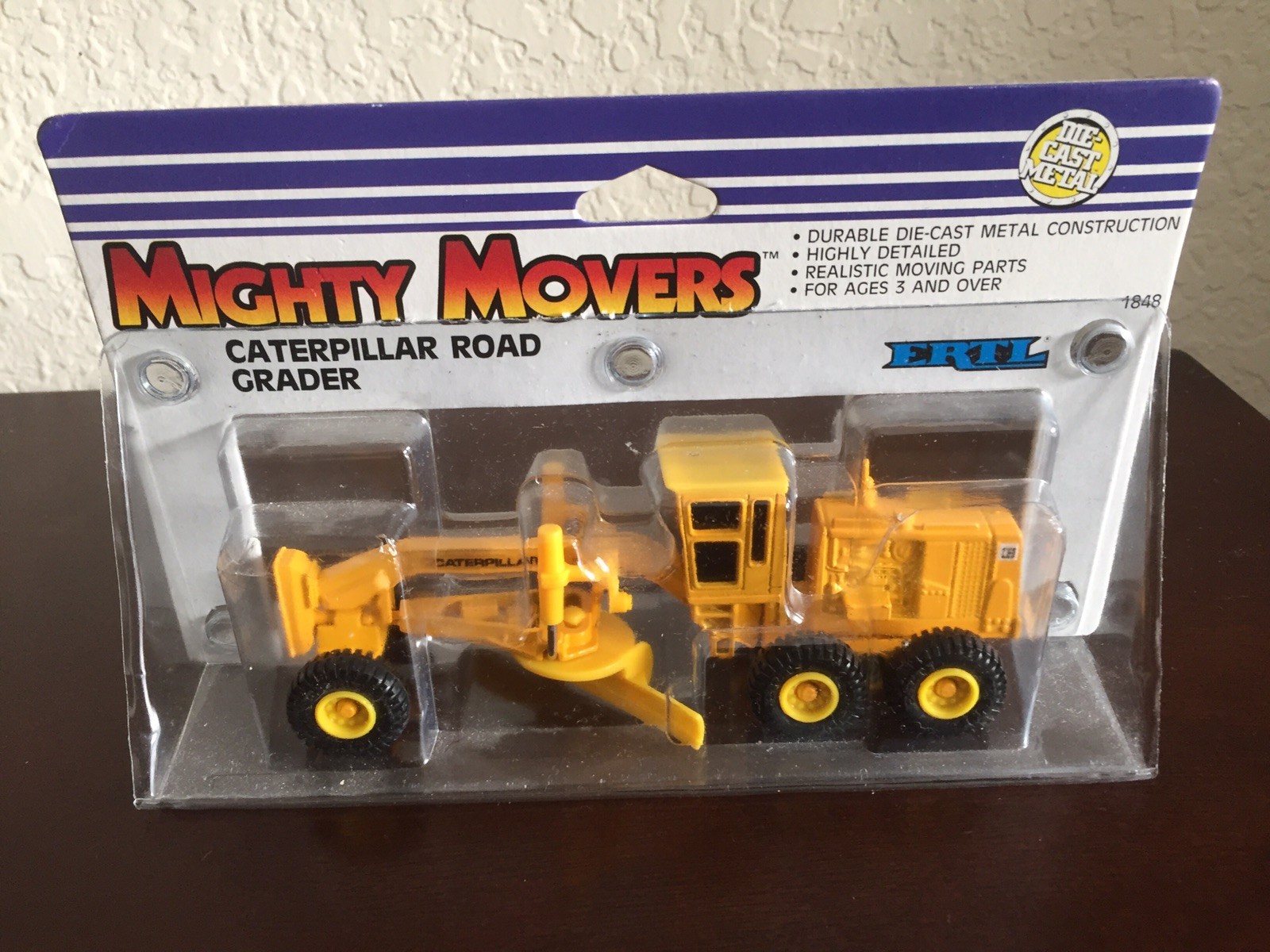 ERTL CATERPILLAR ROAD GRADER MIGHTY MOVERS CONSTRUCTION TOYS MINT ON CARD