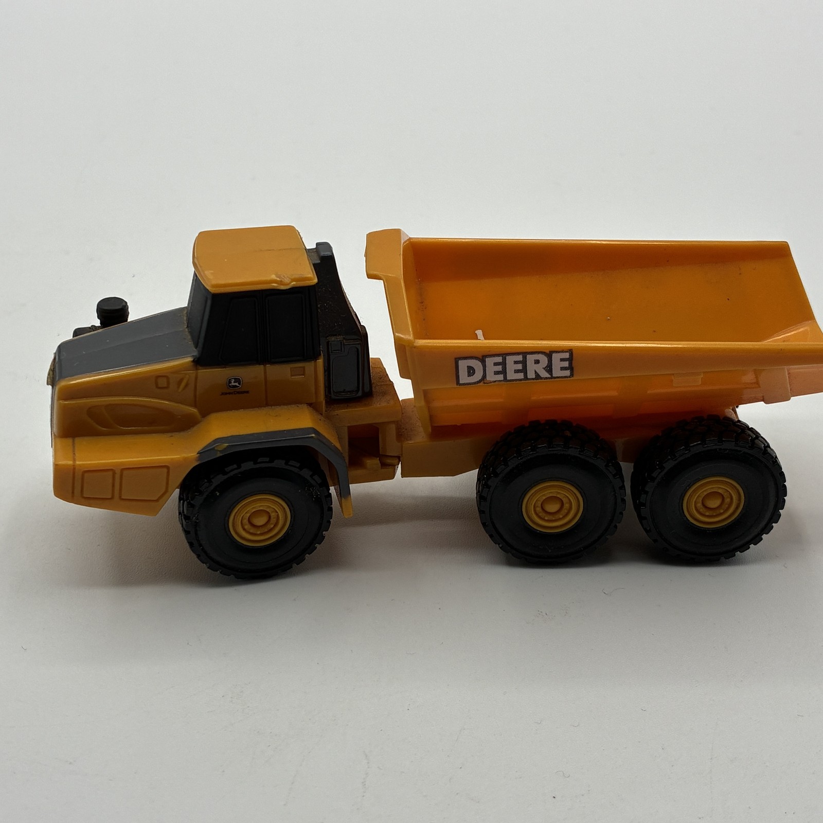 ERTL John Deere Articulated Dump Truck Toy Diecast Plastic Construction Vehicle