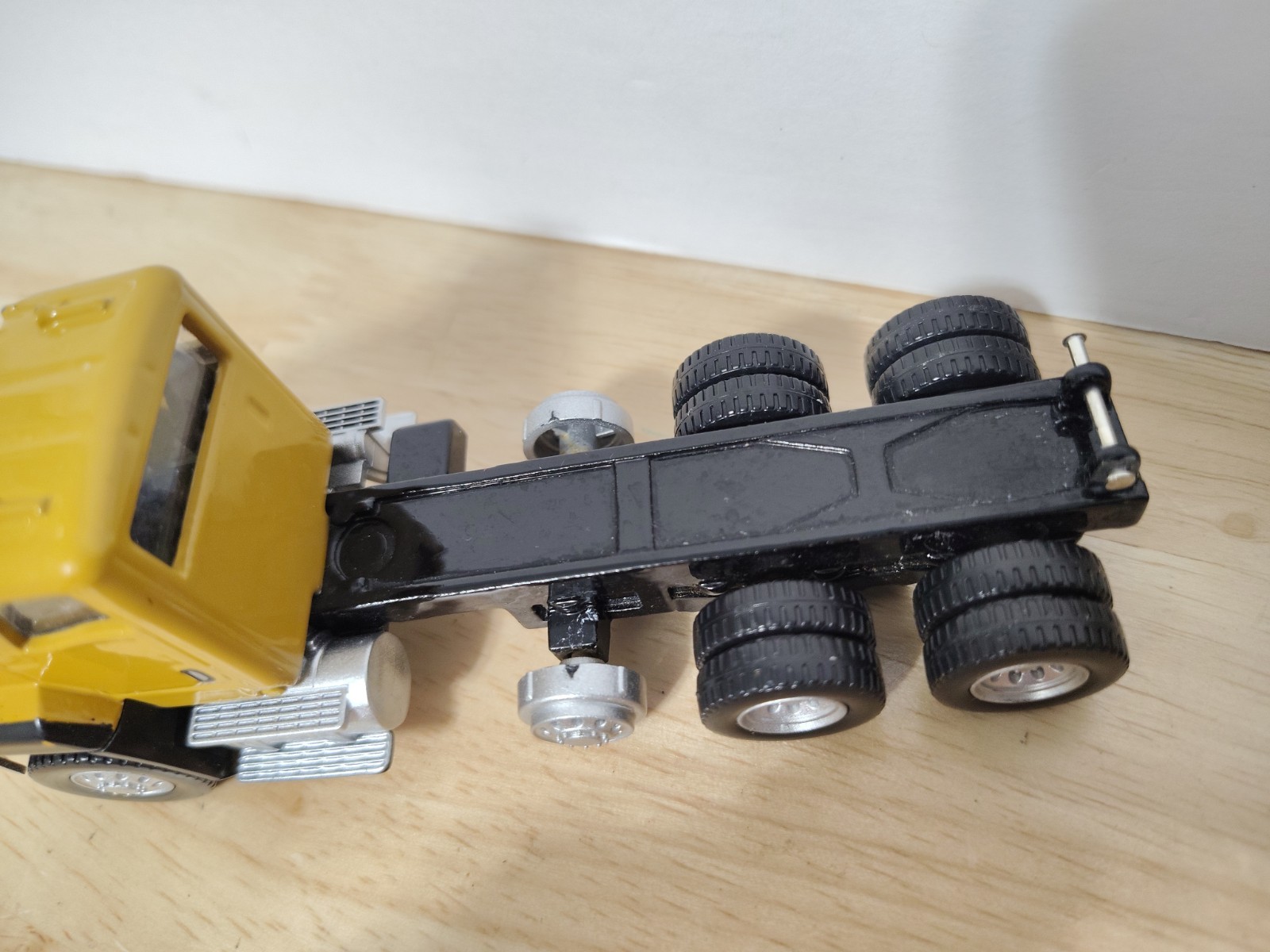 Cat 85992 Caterpillar Day Cab Truck 6×4 Construction 1:64 Diecast