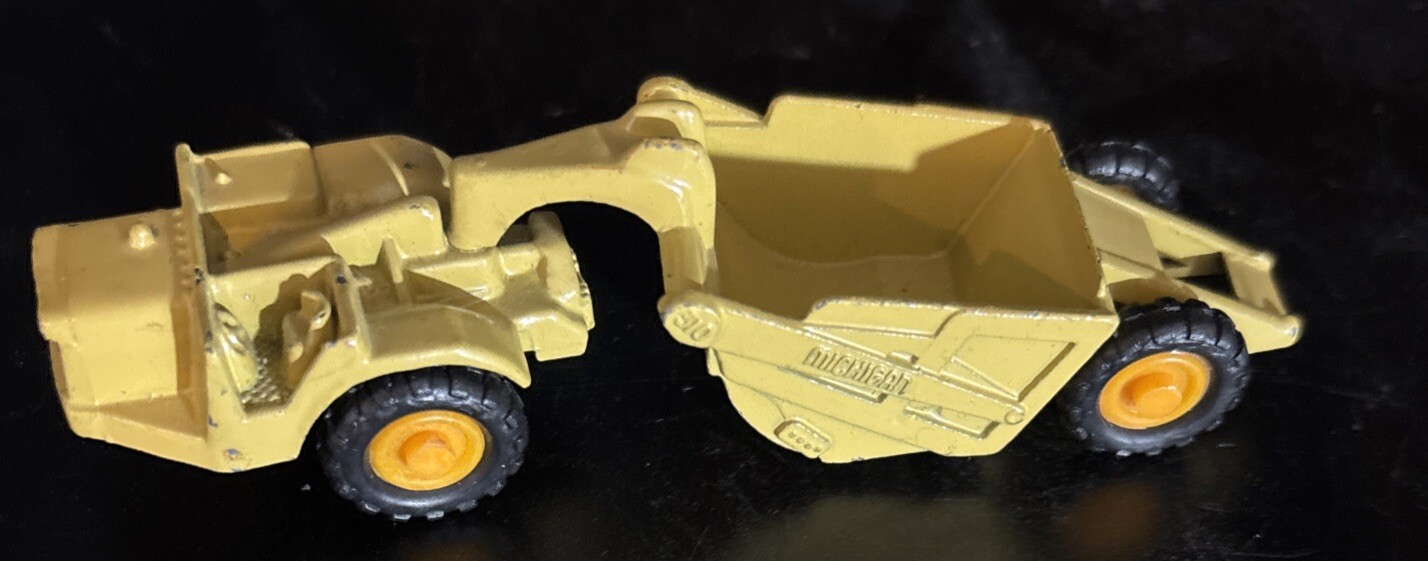 Vintage Michigan Model 310 Scraper # 8101 Made In Hong Kong Orange Wheels