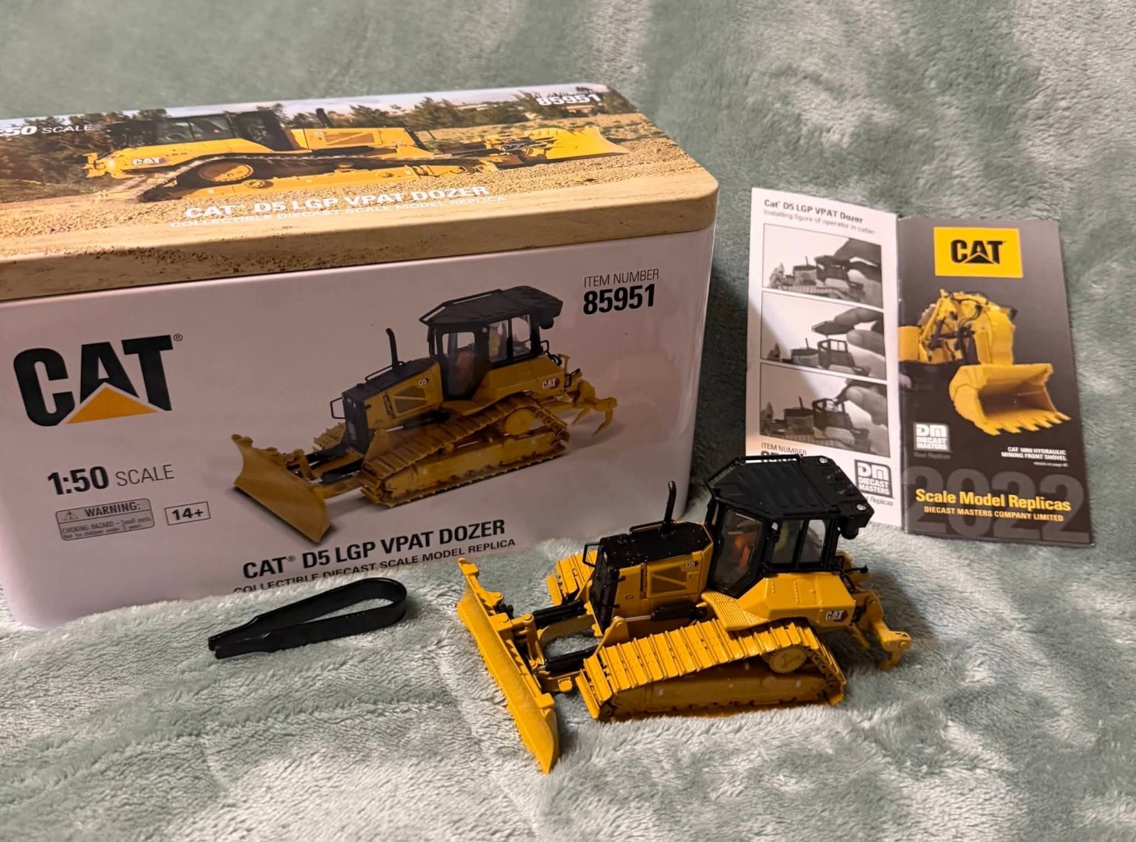 Caterpillar D5 LGP VPAT Track Type Dozer with Operator – Diecast Masters 85951