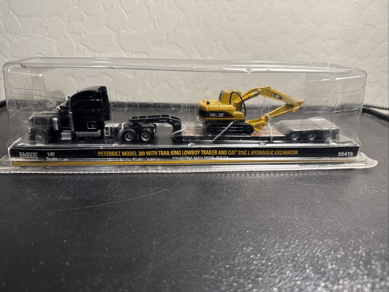 Norscot 55415 1:87 Peterbilt 389 W/Trail King Lowboy Trailer & Load CATR 315C