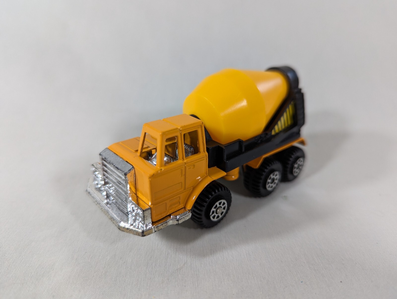 TOOTSIE TOY Construction Equipment Cement Mixer Truck Yellow 4″ Diecast USED
