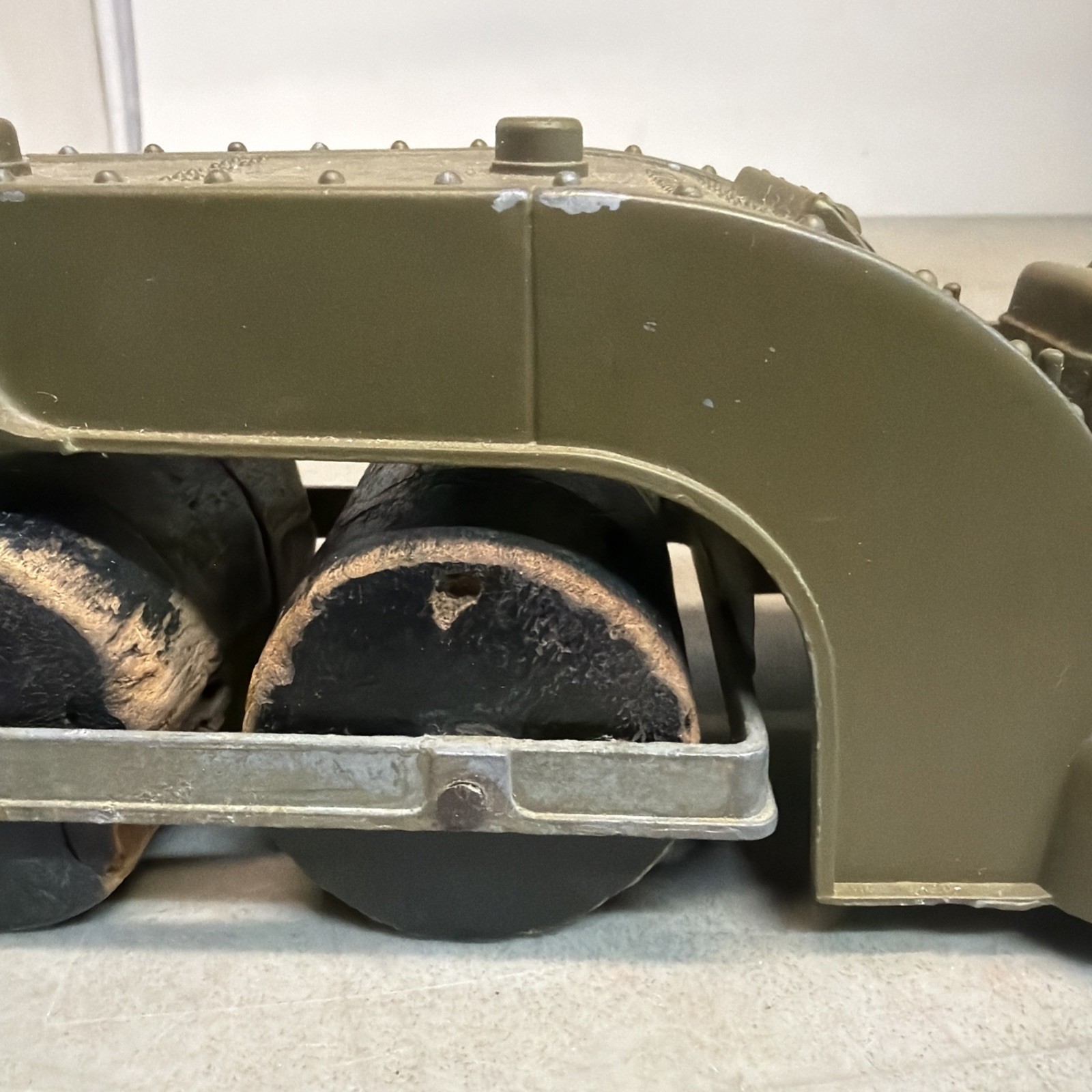 VINTAGE HUBLEY KIDDIE TOYS MILITARY ASPHALT ROLLER Die Cast 10” Long Green Army
