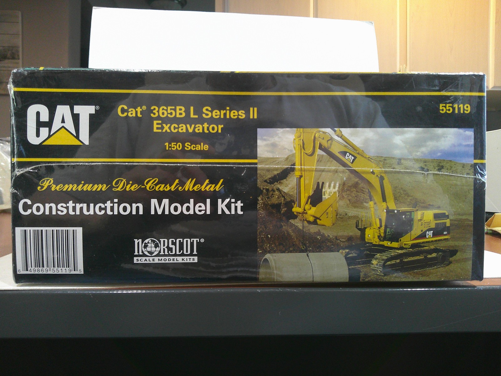 Norscot Construction Model Kit CAT 365B L Series II Excavator 1:50 Yellow Sealed