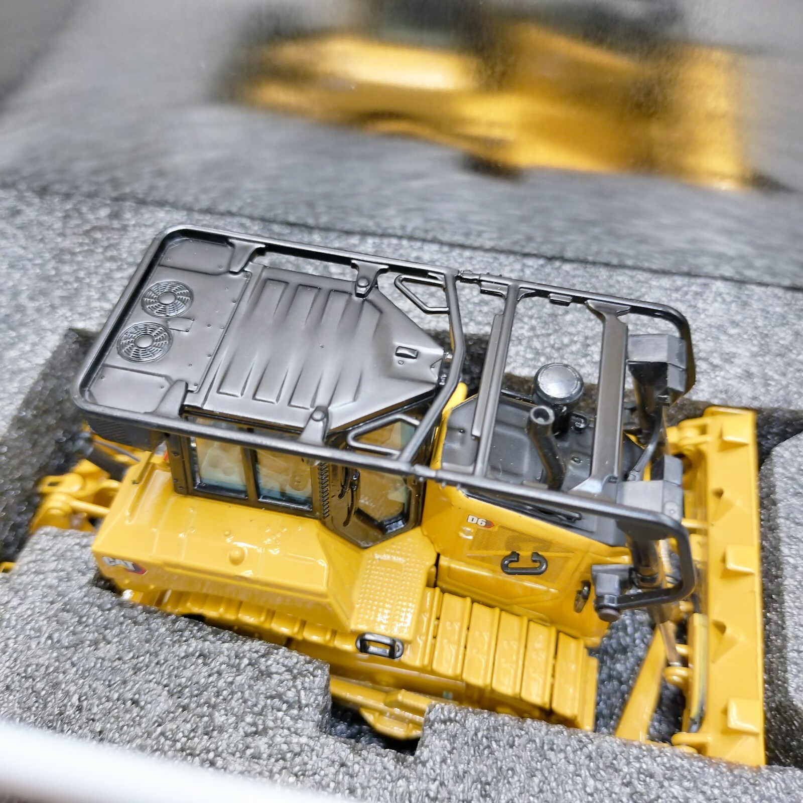 Diecast Master 1/50 CAT D6 Track Type Tractor SU Blade 85553 Replica model