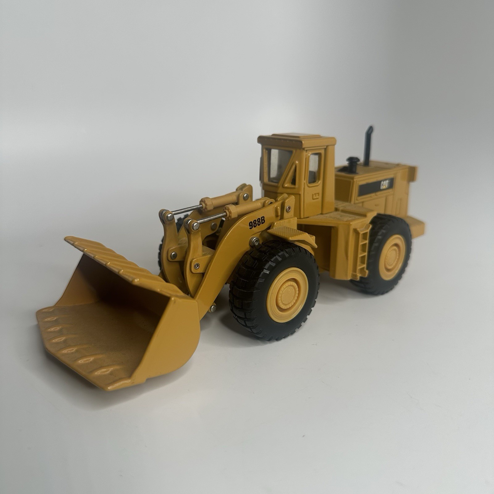 ERTL / CAT 988 B ARTICULATED FRONT LOADER 1:50 Scale Die Cast Model CATERPILLAR