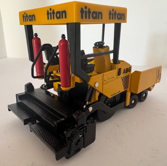 1:50 ABG Ingersoll Rand Titan 473 Asphalt Paver By Wan Ho Limited Edition