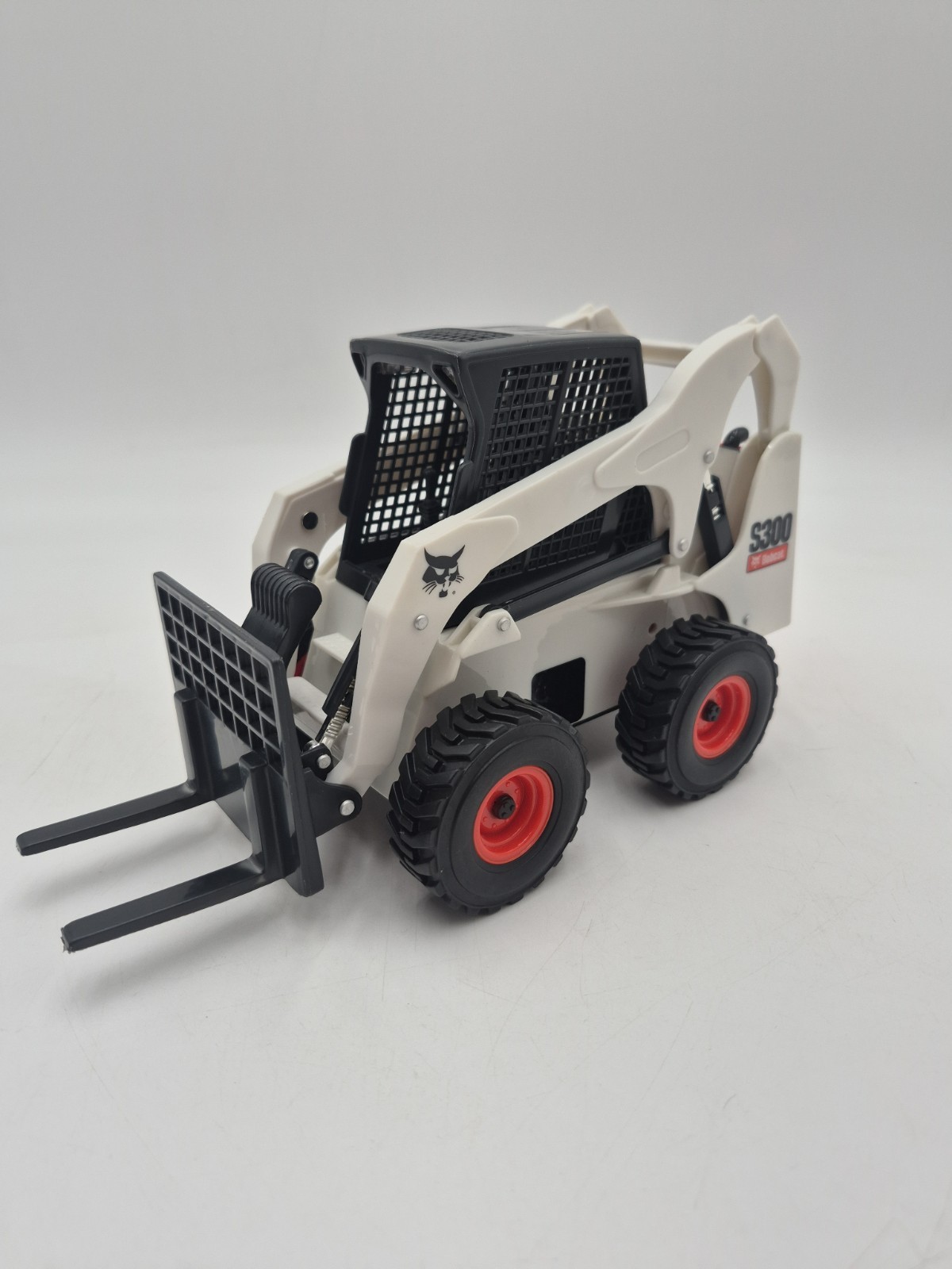 ERTL Bobcat S300 Loader Skid Steer w/ sounds Die Cast 1:32 Scale Model