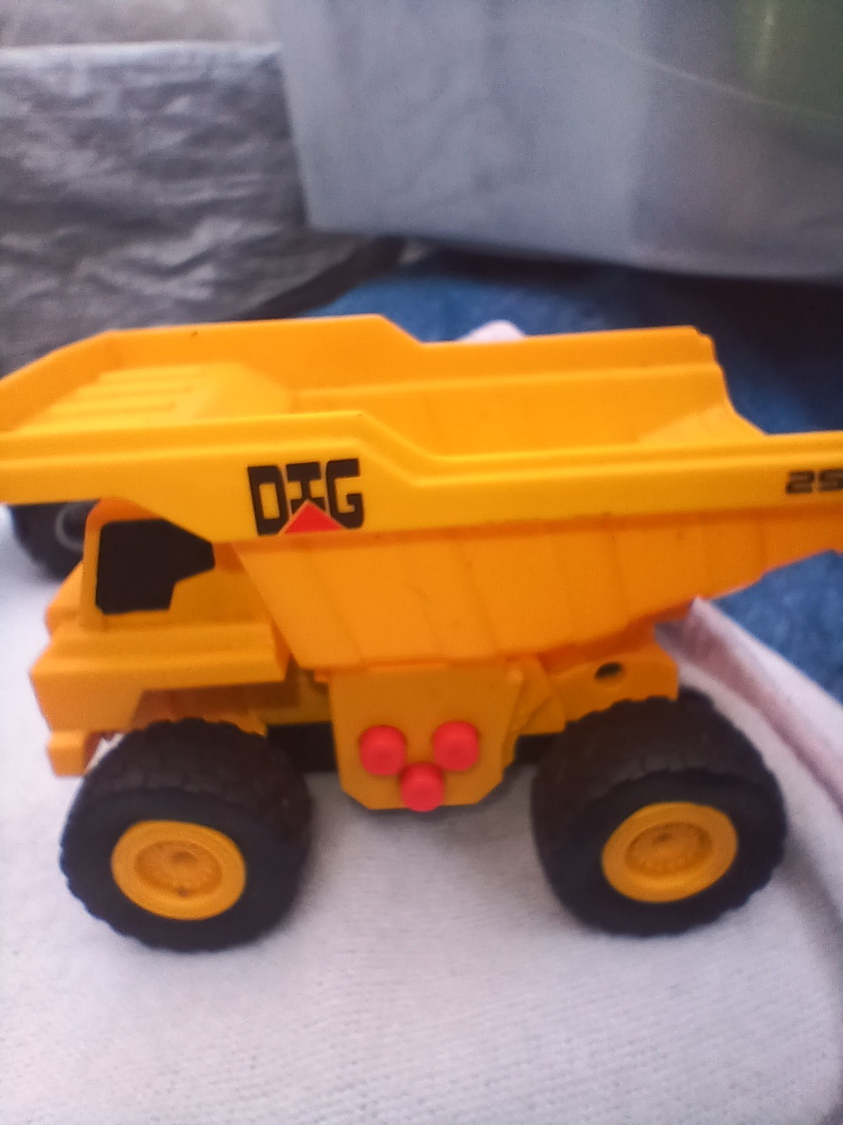 Yellow DIG 2500 Dump Truck With Sound & Lights Working – 3″x 4.5″ Sunny Days