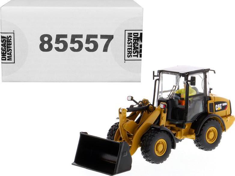 CAT Caterpillar 906M Compact Wheel Loader with Operator High Line Series 1/50 by