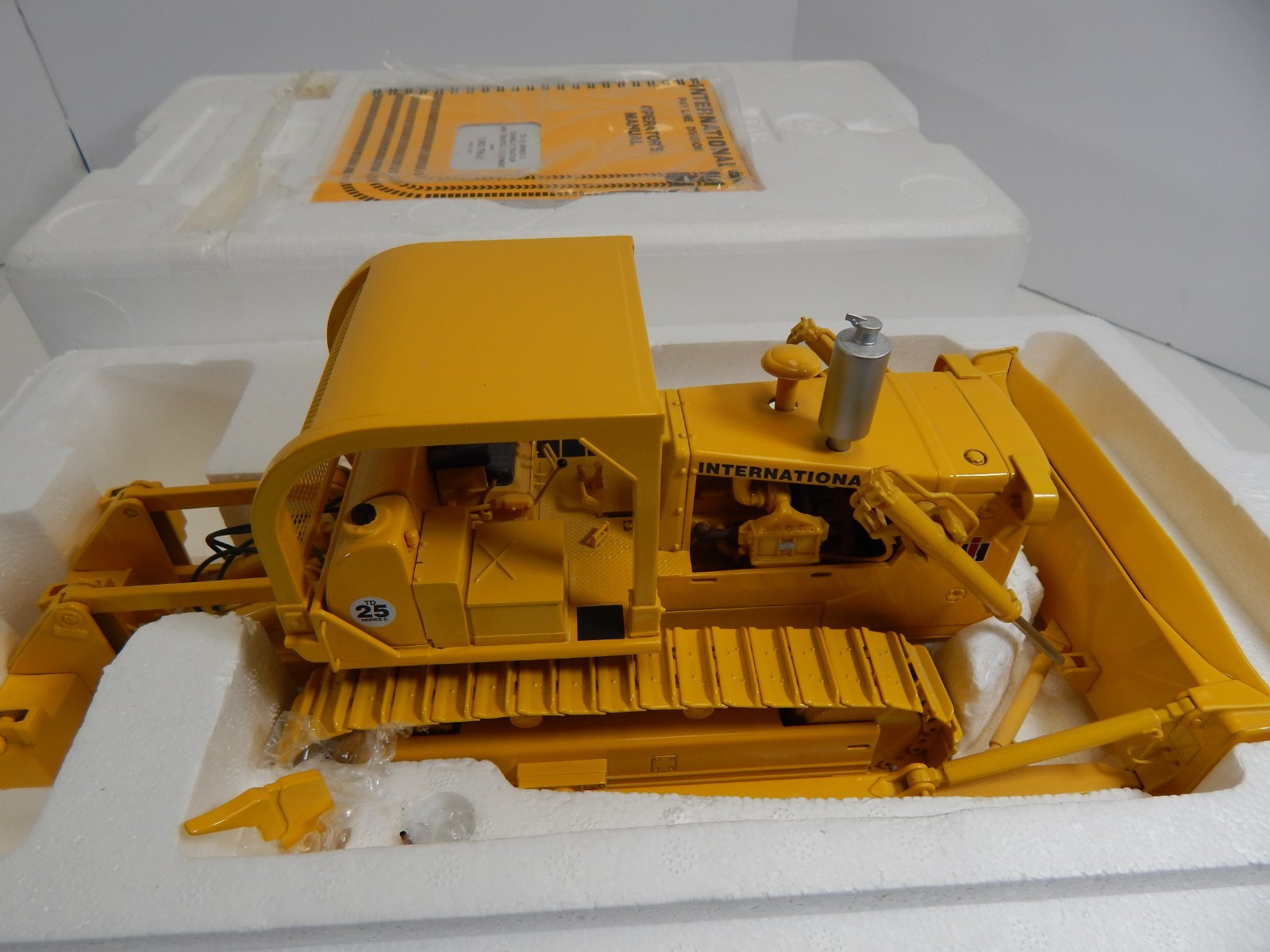 First Gear 1/25 Scale IH TD-25 Dozer with Ripper – Free Shipping.