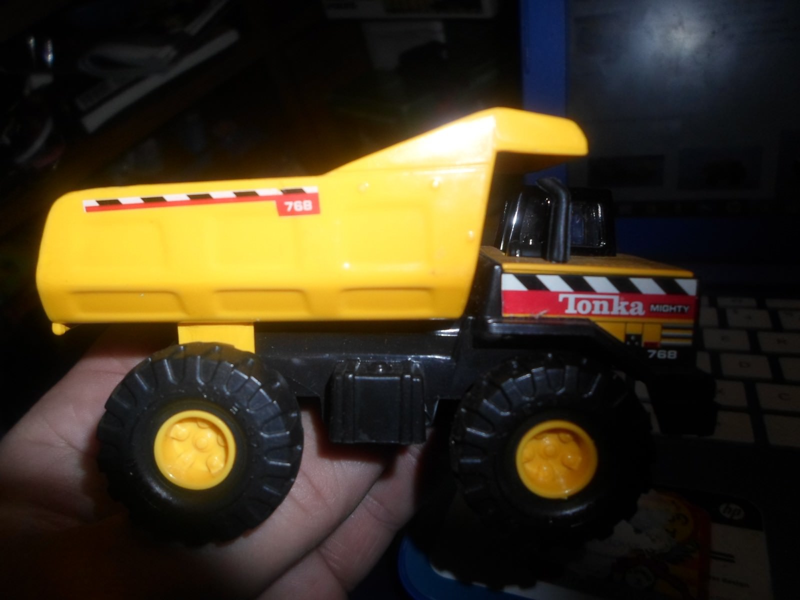 Hasbro Maisto 1998 Tonka Mighty Dump Truck 768 Mini